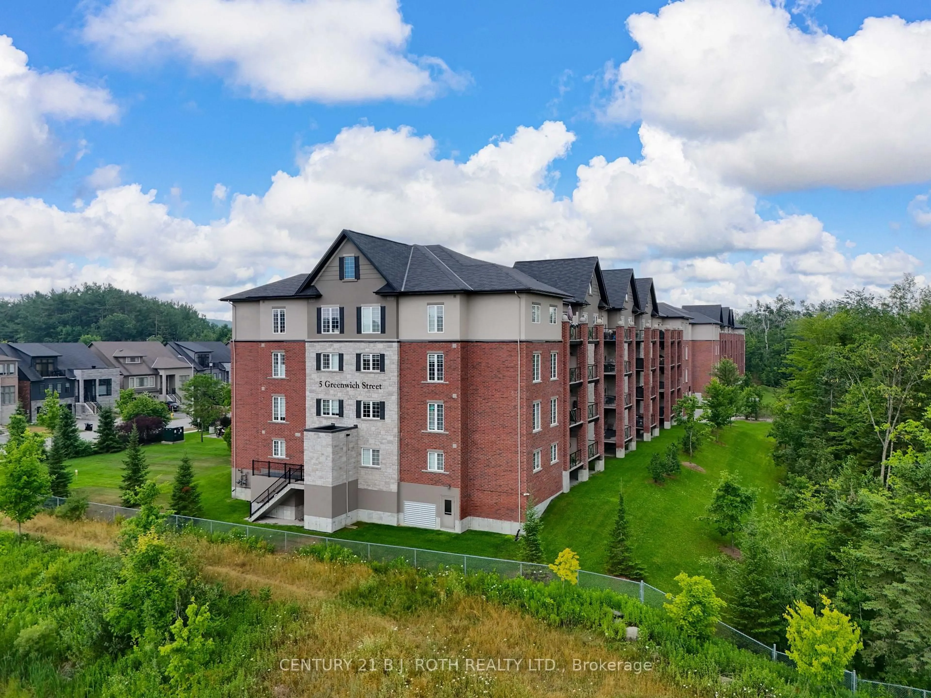 A pic from outside/outdoor area/front of a property/back of a property/a pic from drone, building for 5 GREENWICH St #312, Barrie Ontario L4N 7Y8