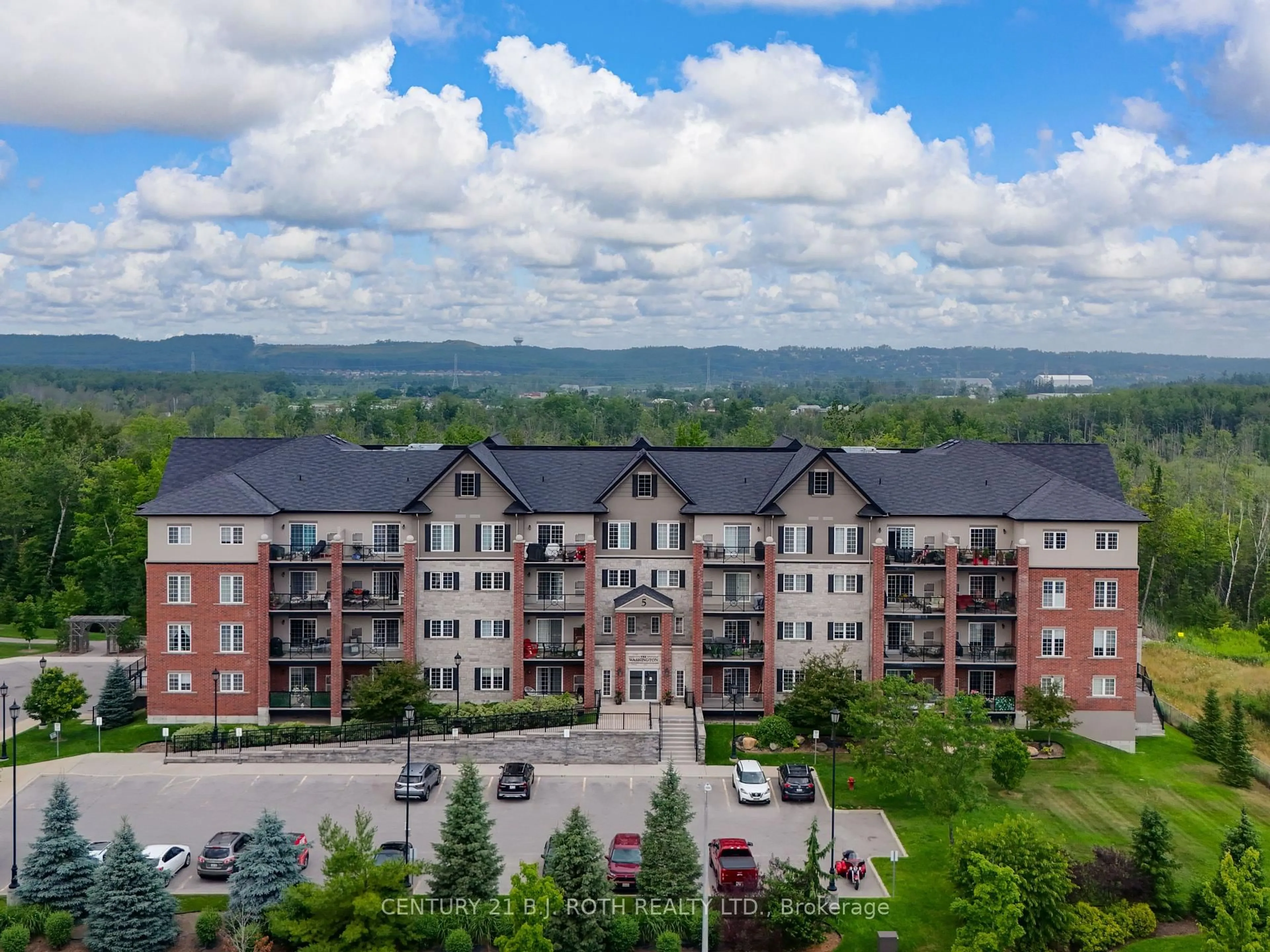 A pic from outside/outdoor area/front of a property/back of a property/a pic from drone, mountain view for 5 GREENWICH St #312, Barrie Ontario L4N 7Y8