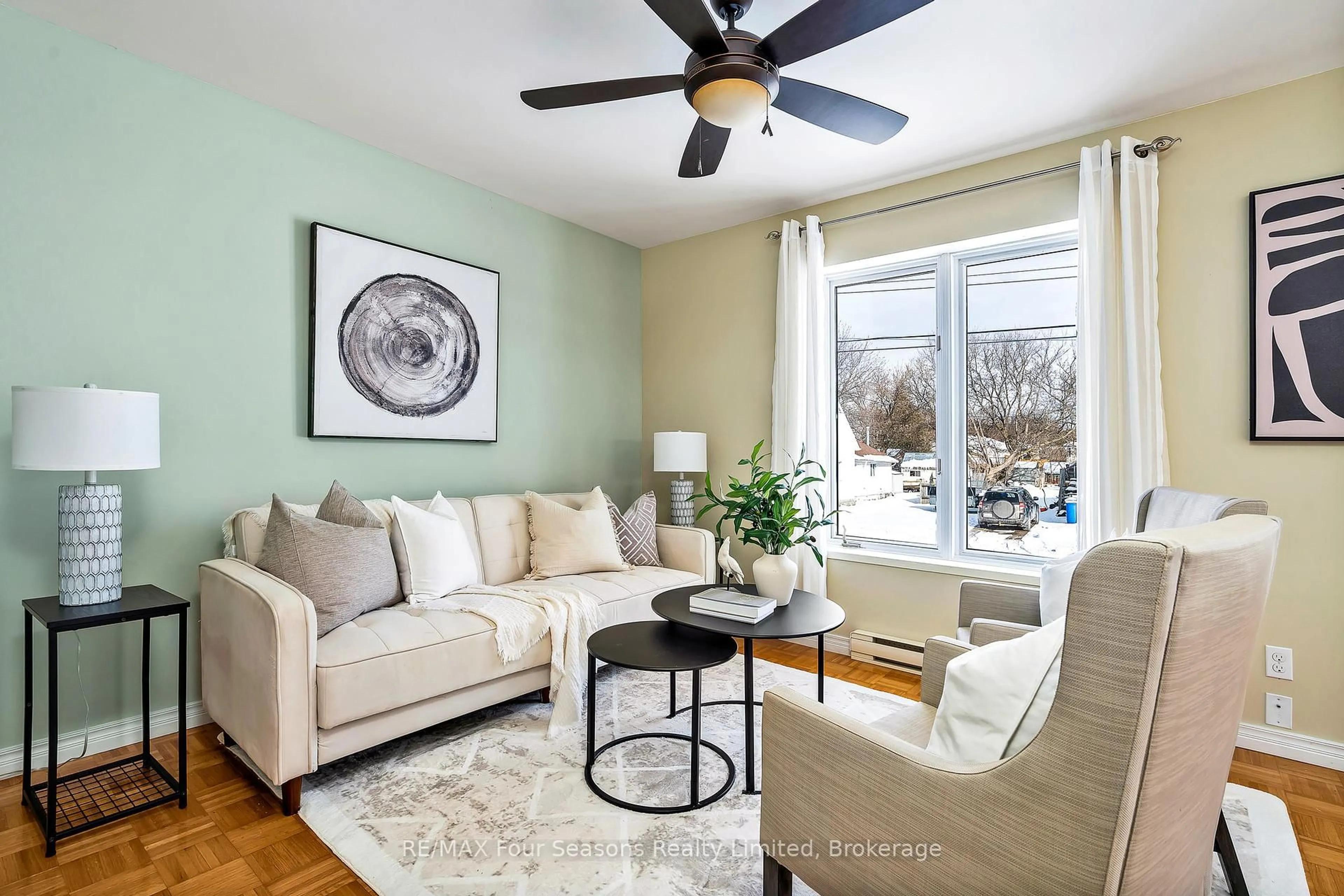 Living room with furniture, unknown for 46 East St, Collingwood Ontario L9Y 3W6