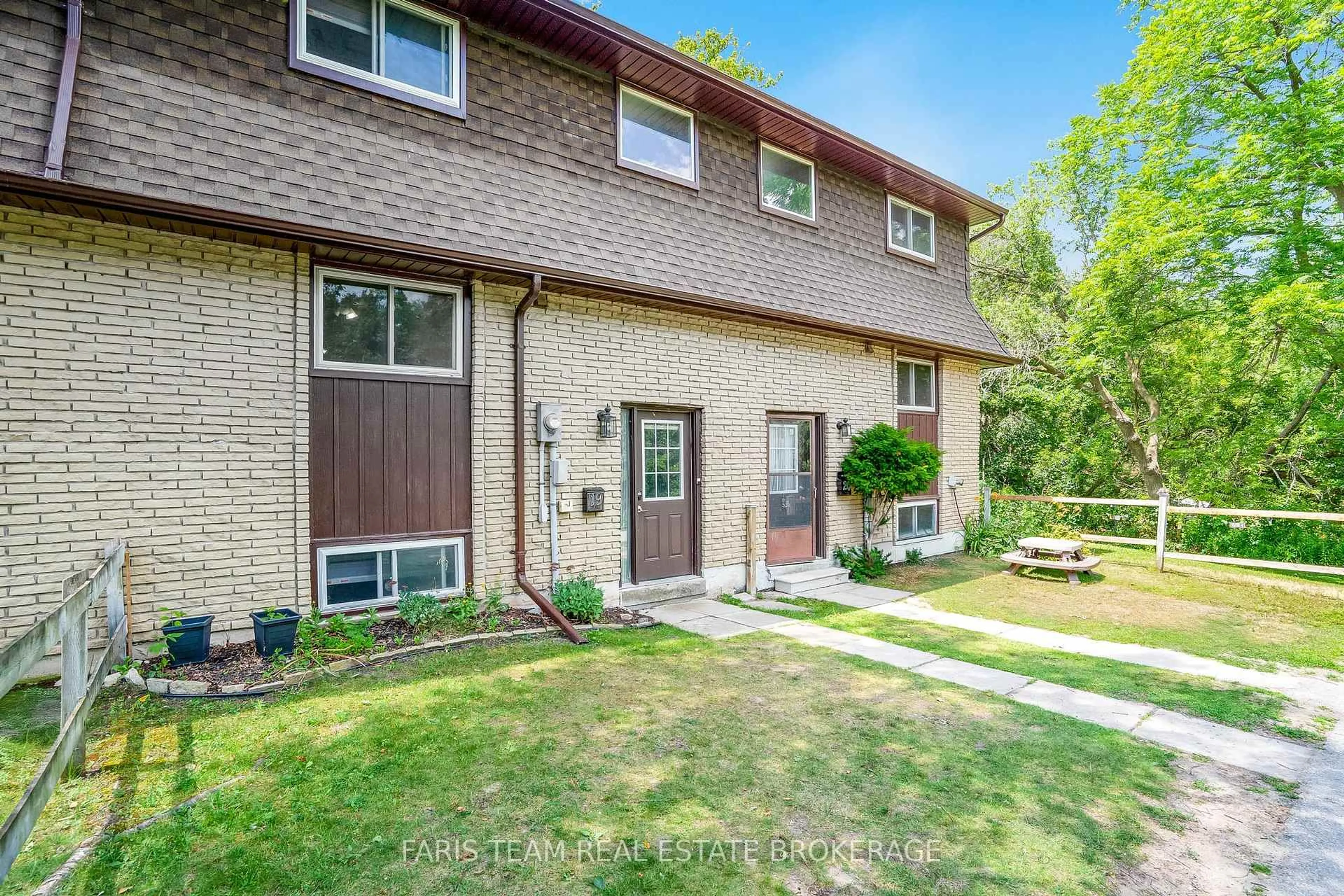 Home with brick exterior material, street for 233 Innisfil St #19, Barrie Ontario L4N 3E9