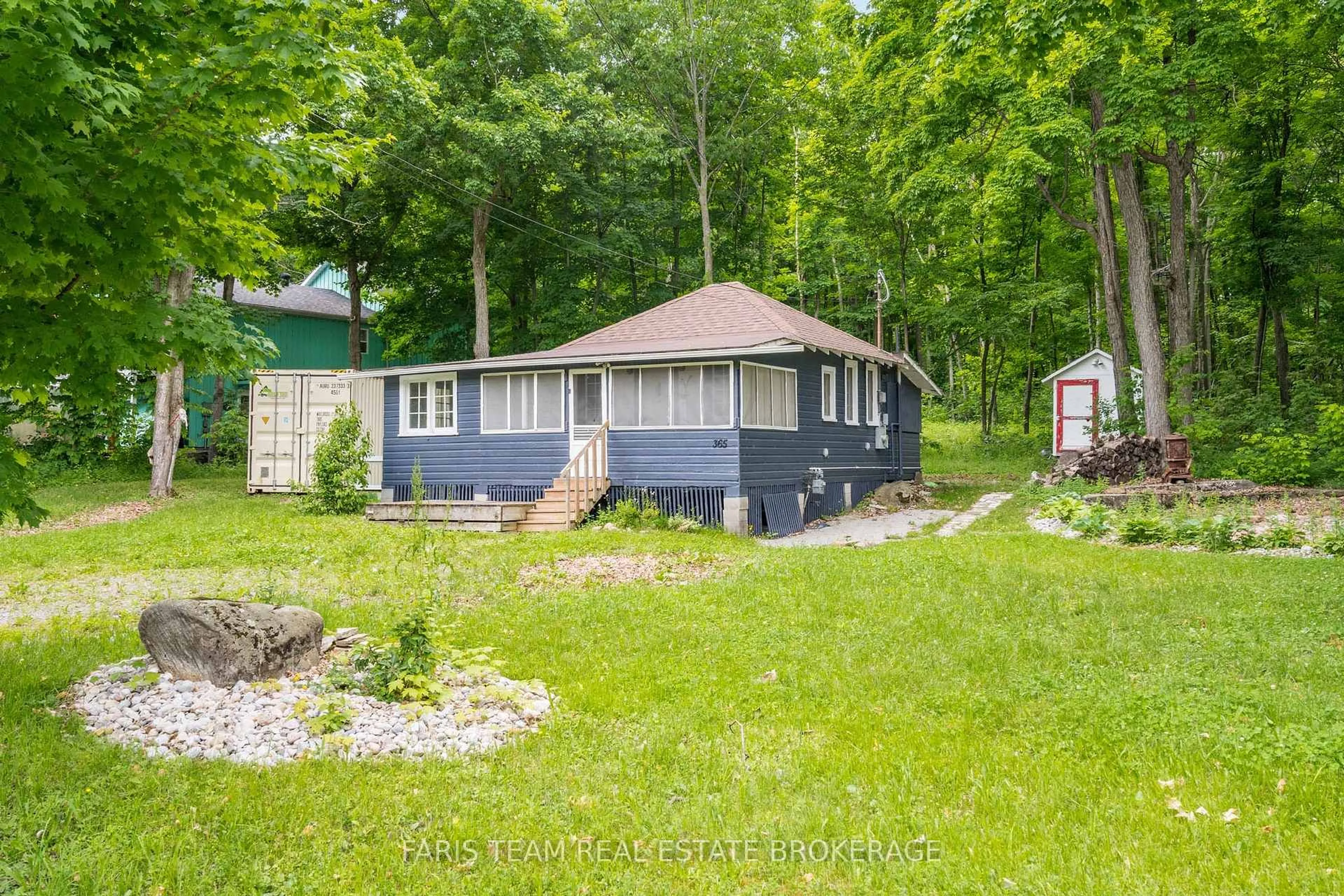 A pic from outside/outdoor area/front of a property/back of a property/a pic from drone, water/lake/river/ocean view for 365 Robins Point Rd, Tay Ontario L0K 2A0