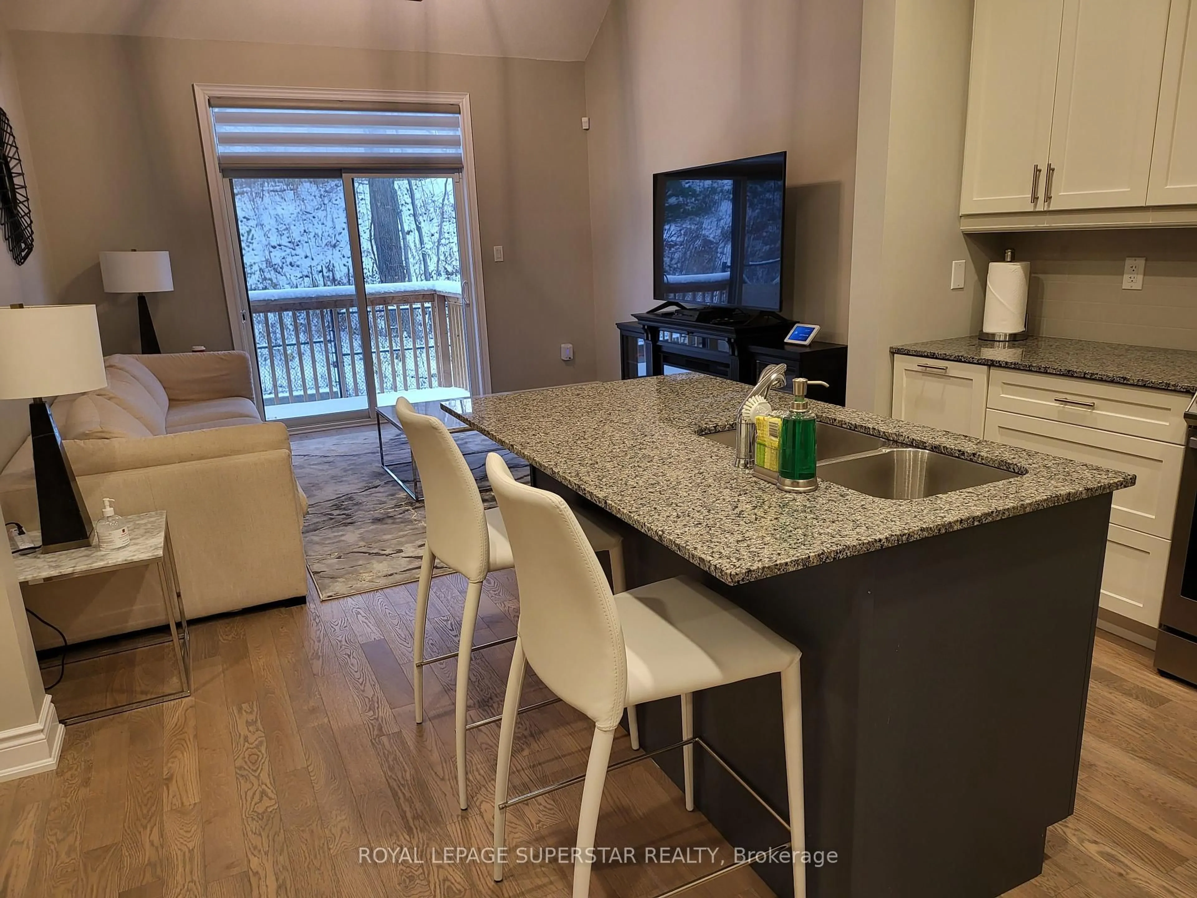 Open concept kitchen, wood/laminate floor for 13 Eberhardt Dr, Wasaga Beach Ontario L9Z 0K6