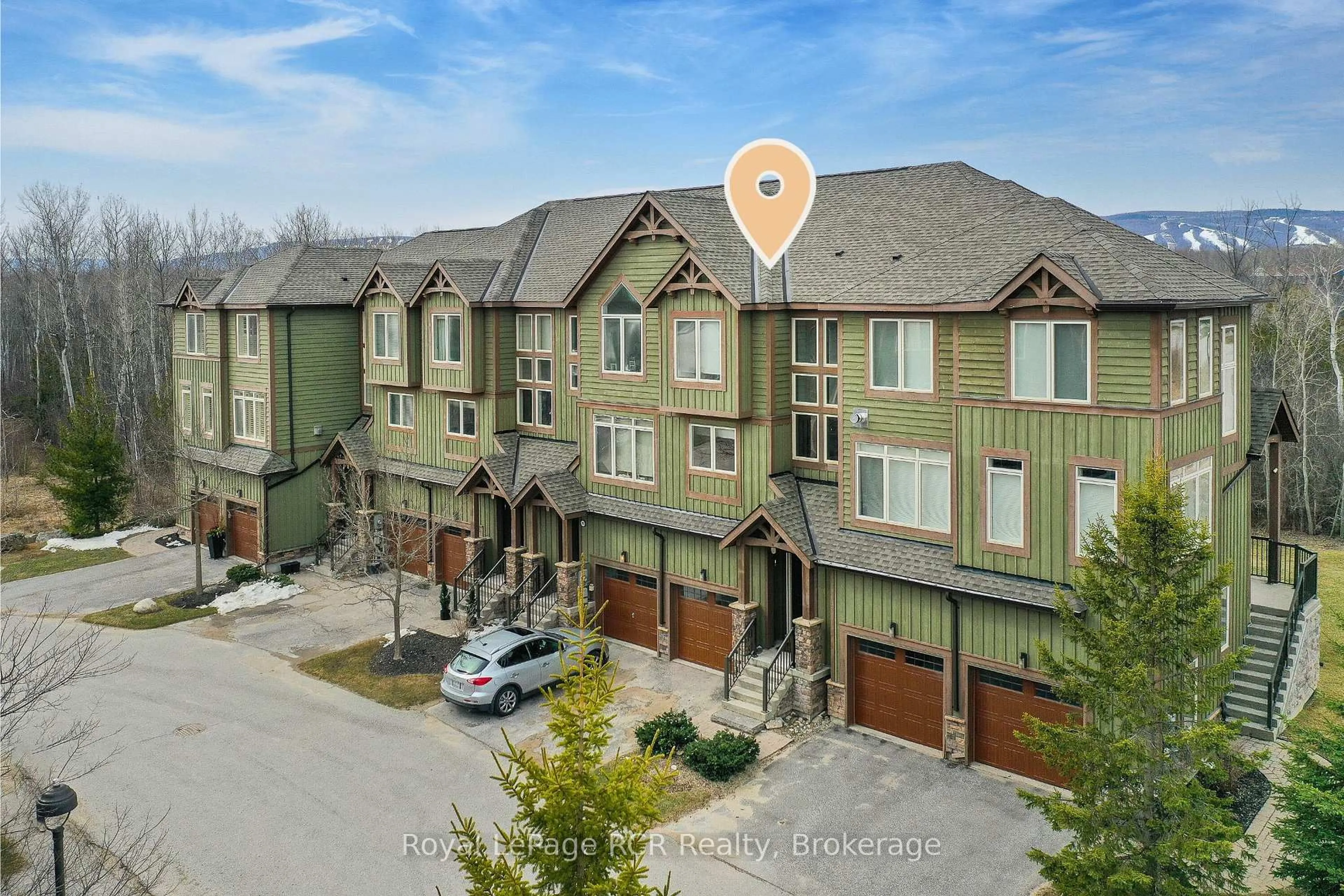 A pic from outside/outdoor area/front of a property/back of a property/a pic from drone, mountain view for 67 Joseph Tr, Collingwood Ontario L9Y 0J3
