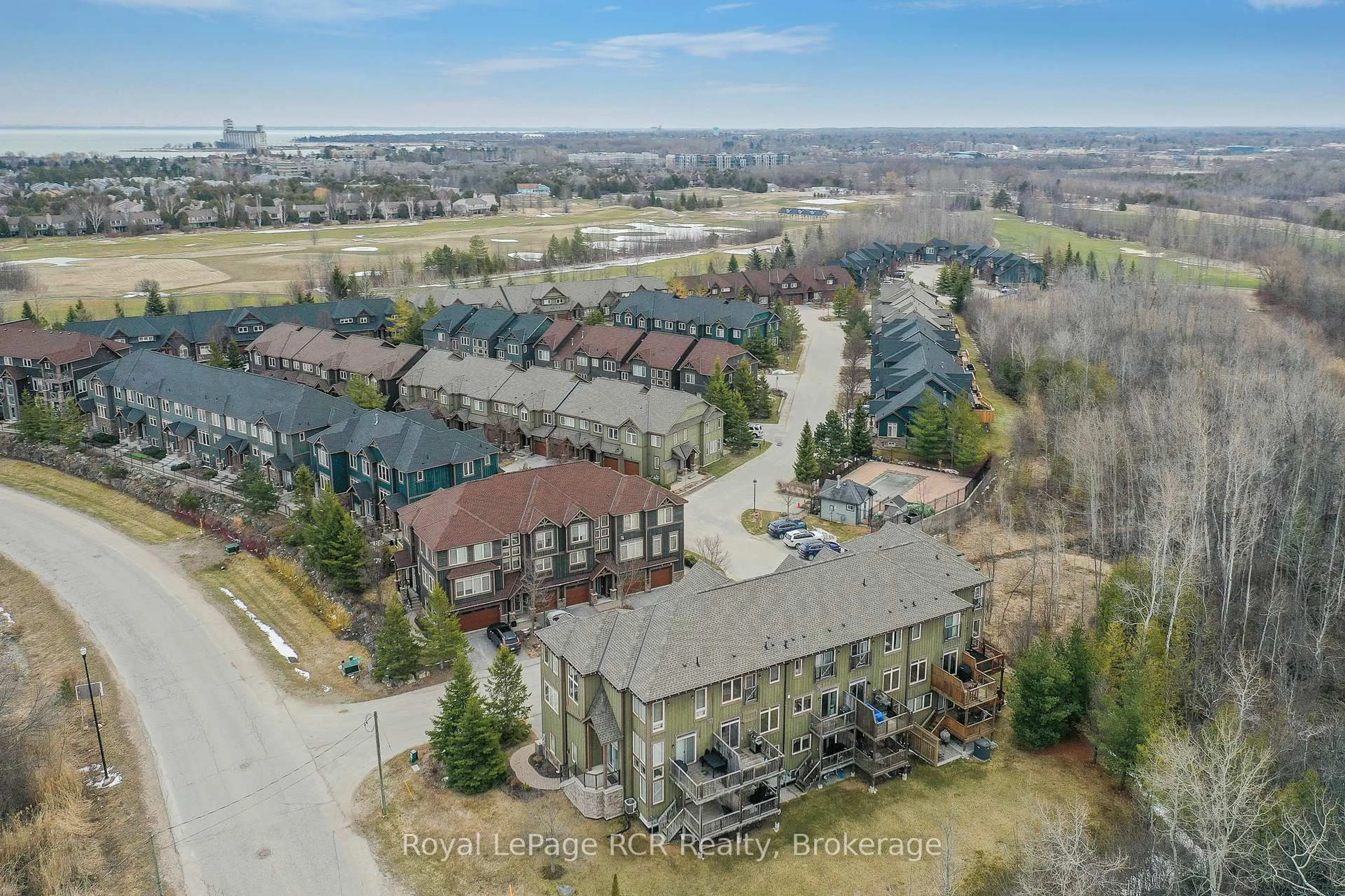 A pic from outside/outdoor area/front of a property/back of a property/a pic from drone, unknown for 67 Joseph Tr, Collingwood Ontario L9Y 0J3