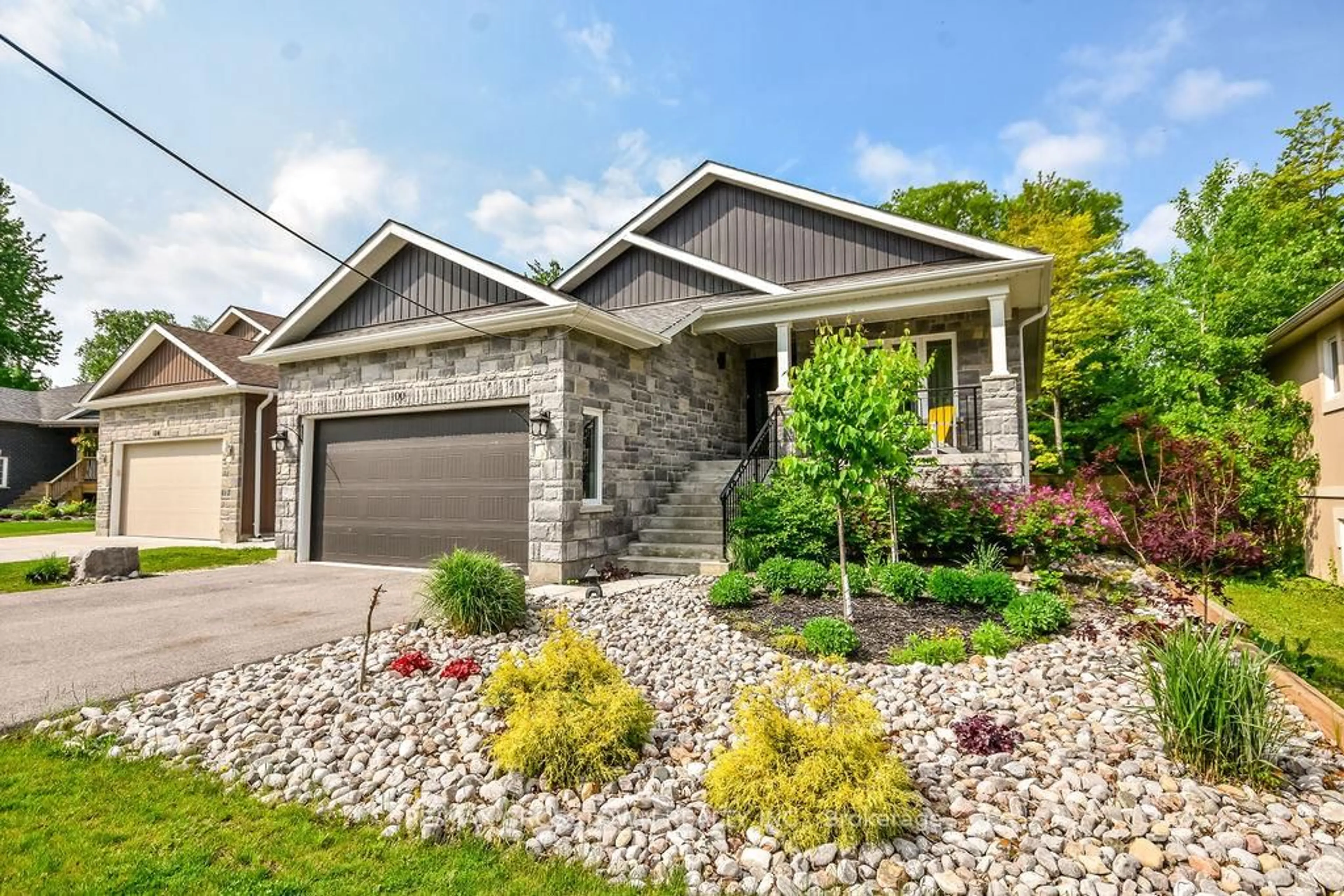 Home with brick exterior material, street for 100 61st St, Wasaga Beach Ontario L9Z 2Z3