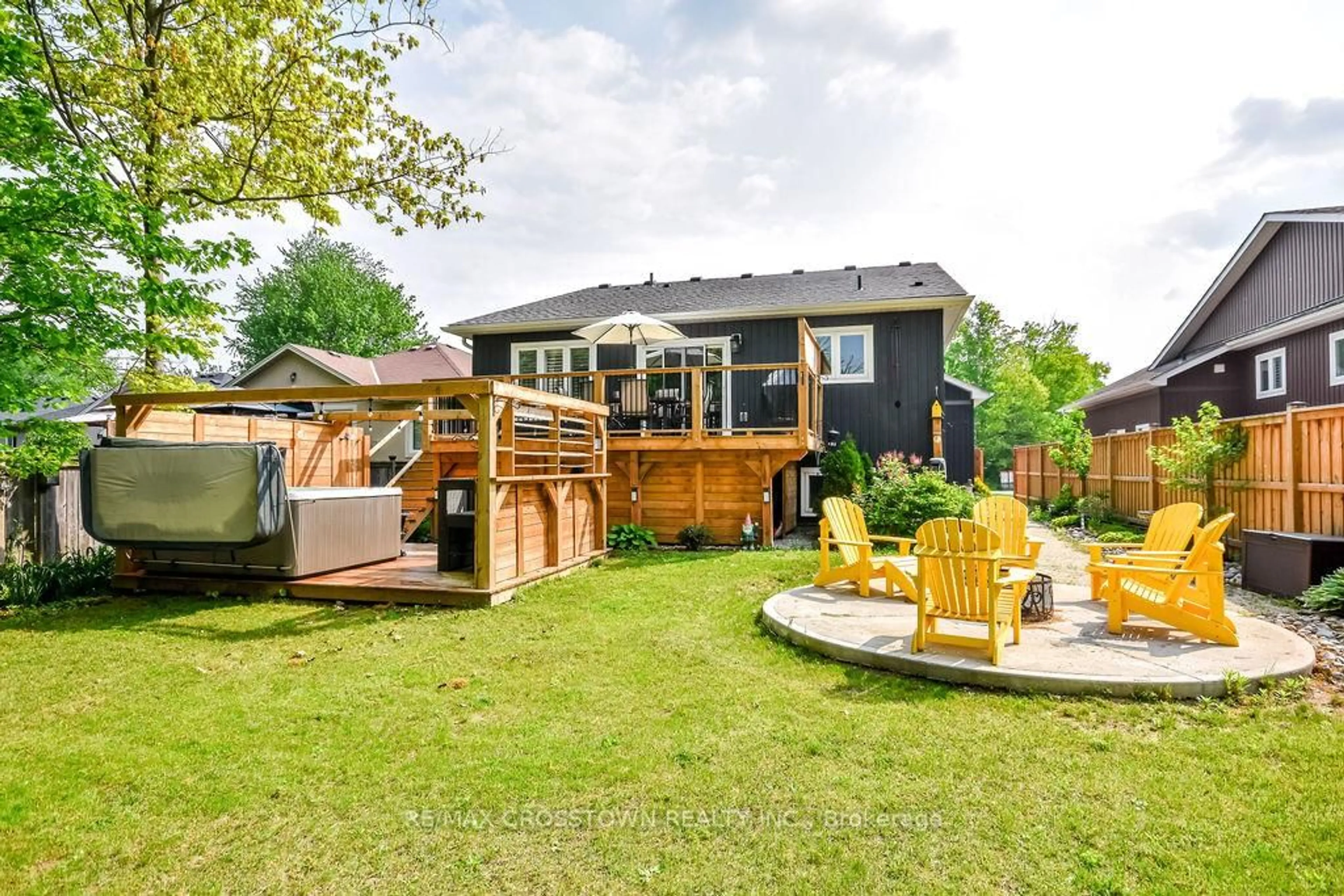 Patio, unknown for 100 61st St, Wasaga Beach Ontario L9Z 1W1