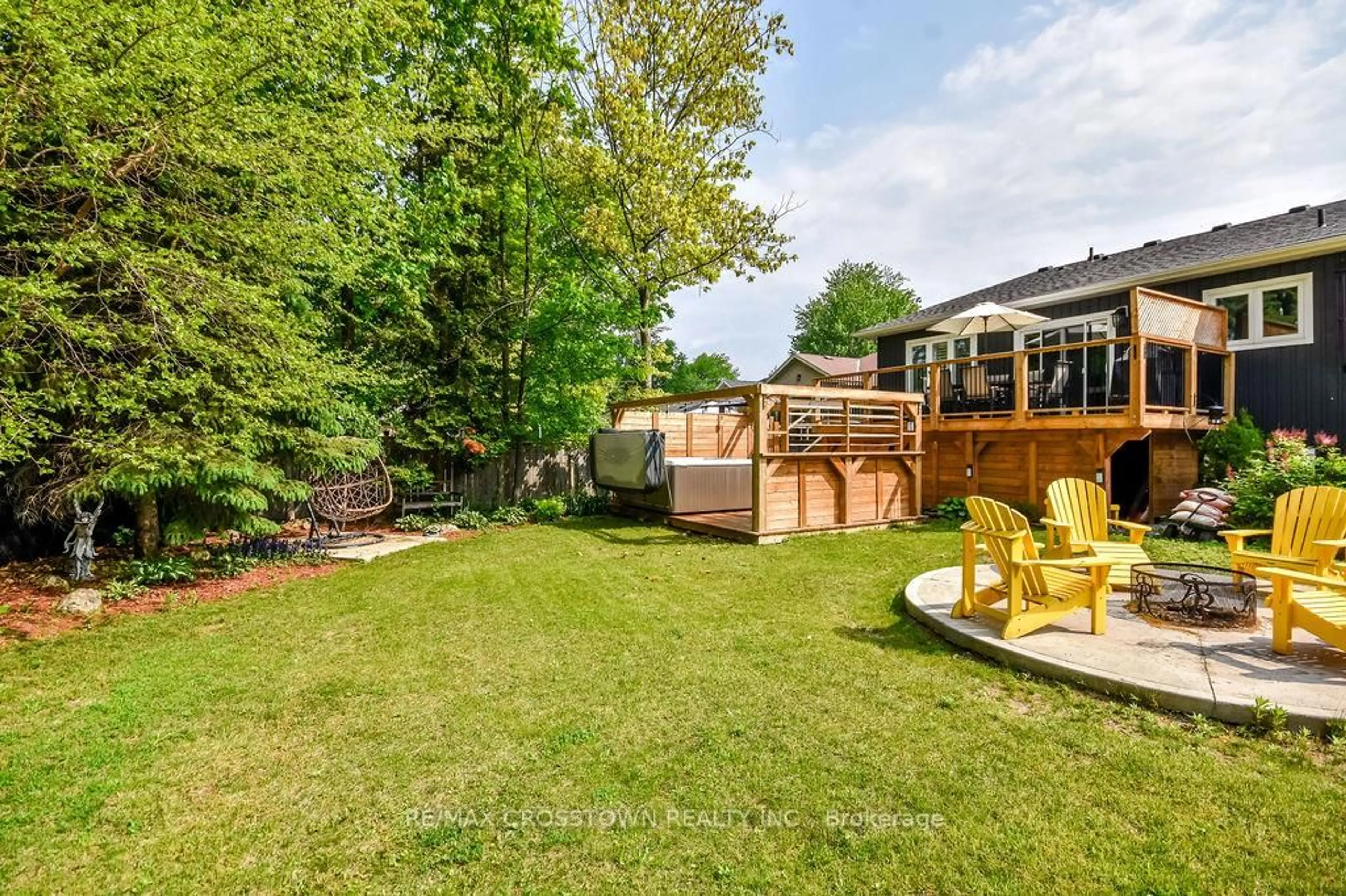 Patio, unknown for 100 61st St, Wasaga Beach Ontario L9Z 1W1