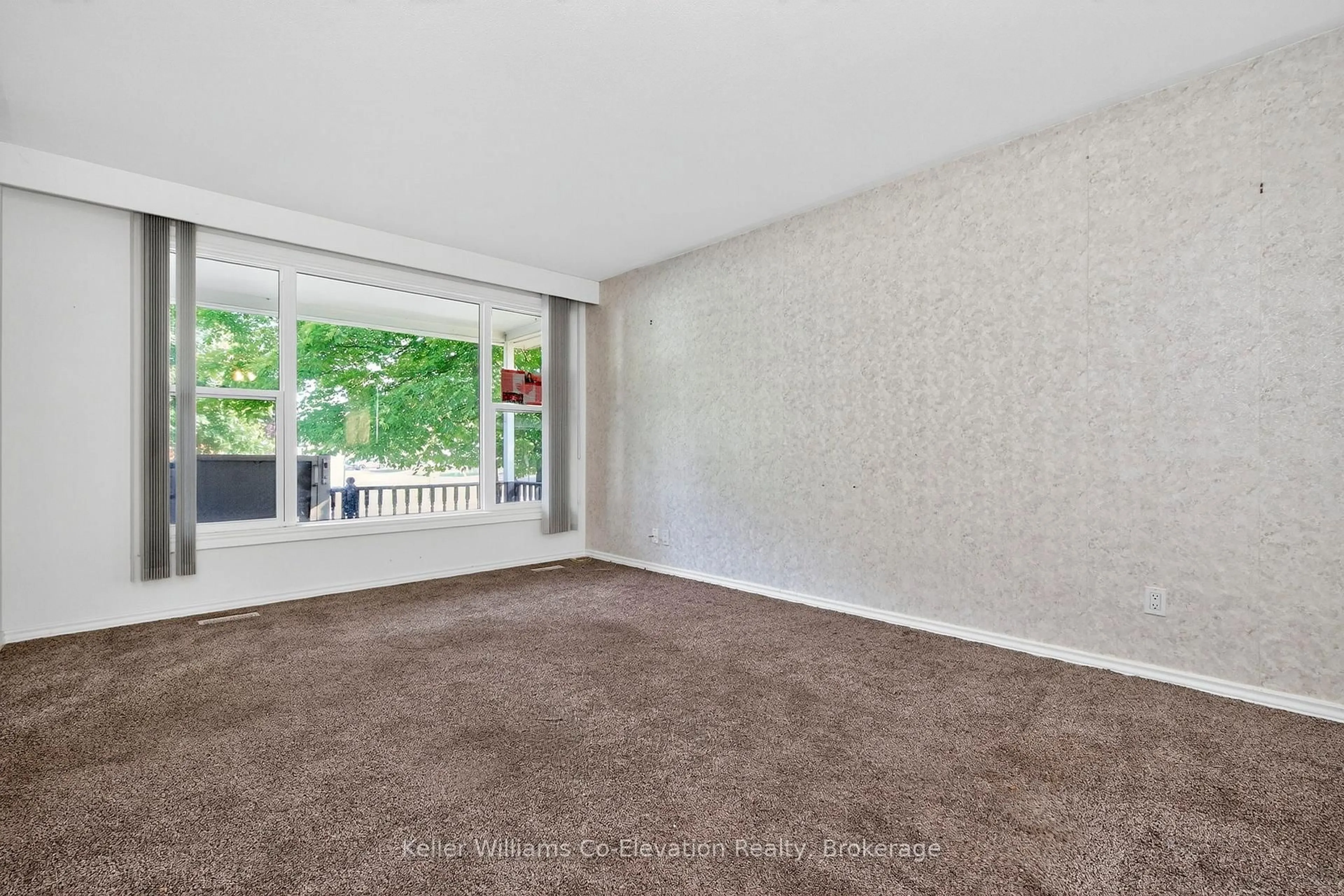 A pic of a room for 176 Bay St, Tay Ontario L0K 2A0