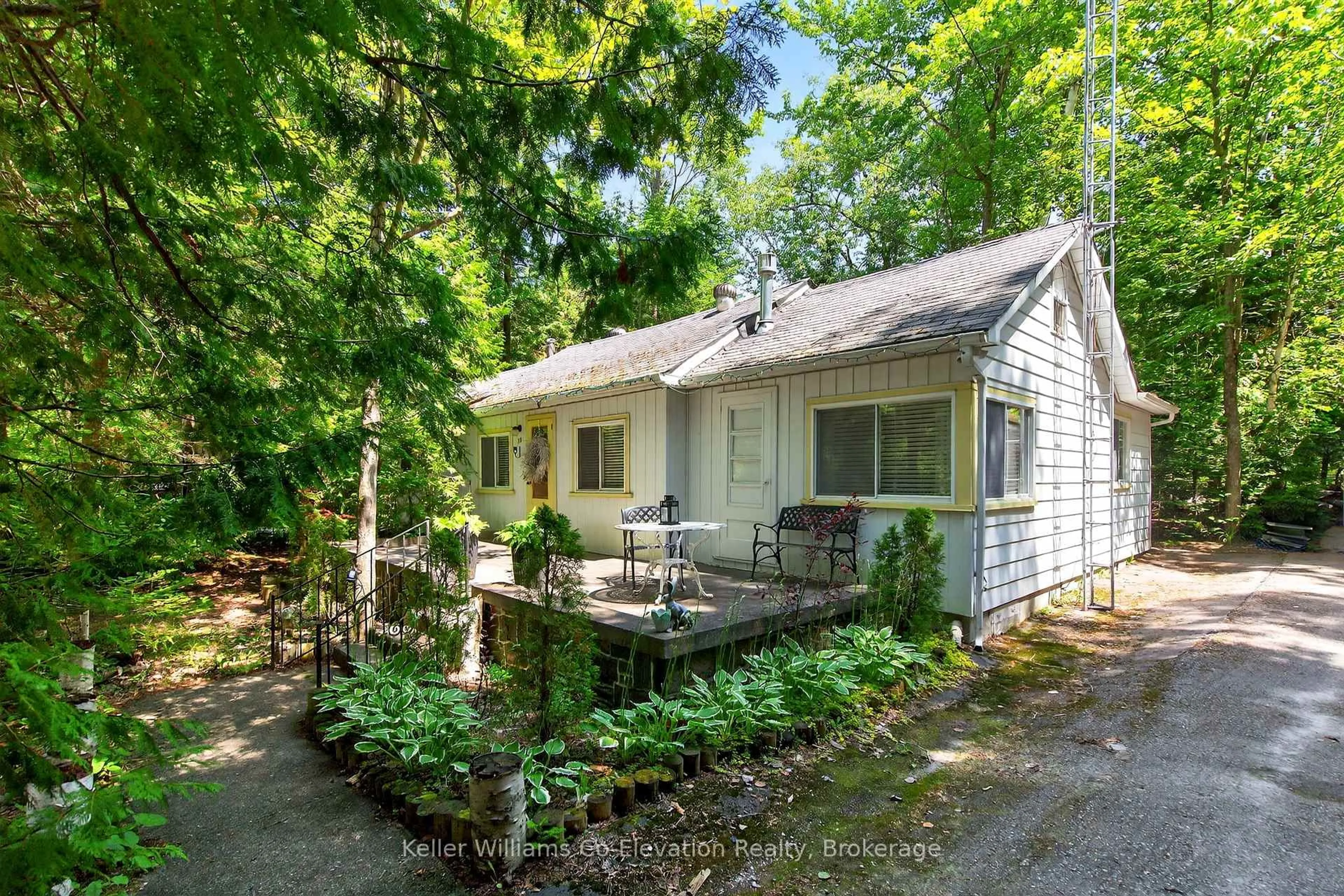 Patio, street for 19 Evans Dr, Tiny Ontario L0L 2J0