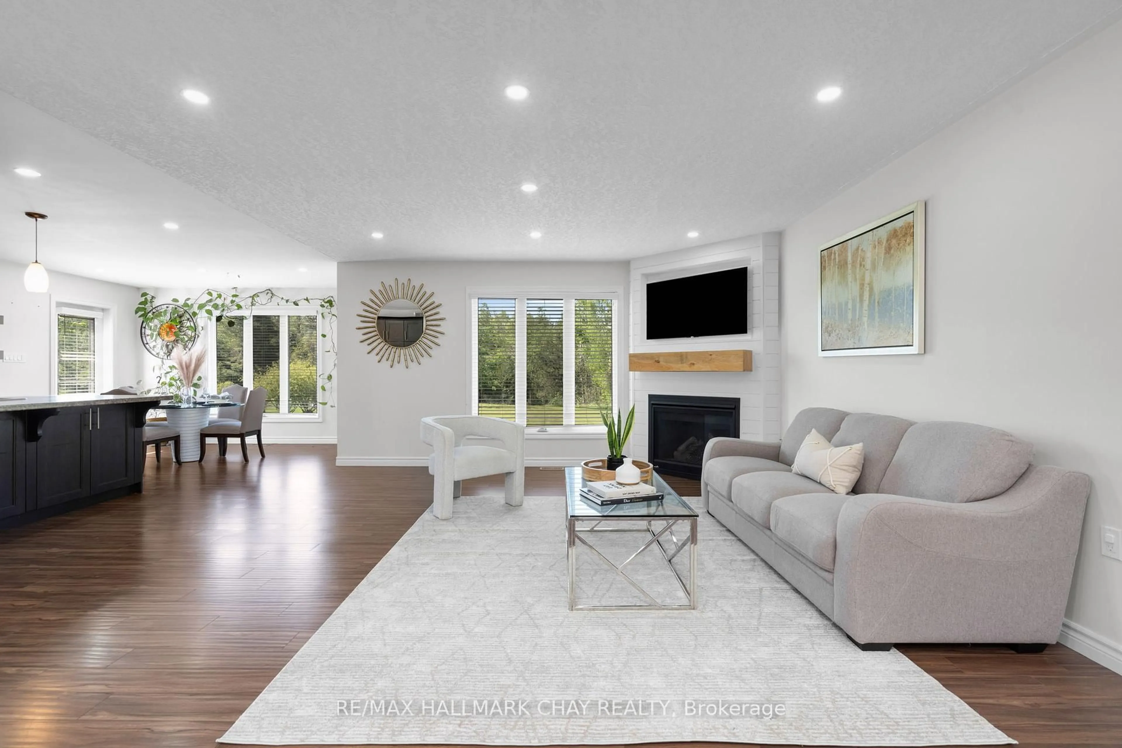 Living room with furniture, unknown for 2052 MARCHMONT Rd, Severn Ontario L3V 6H2
