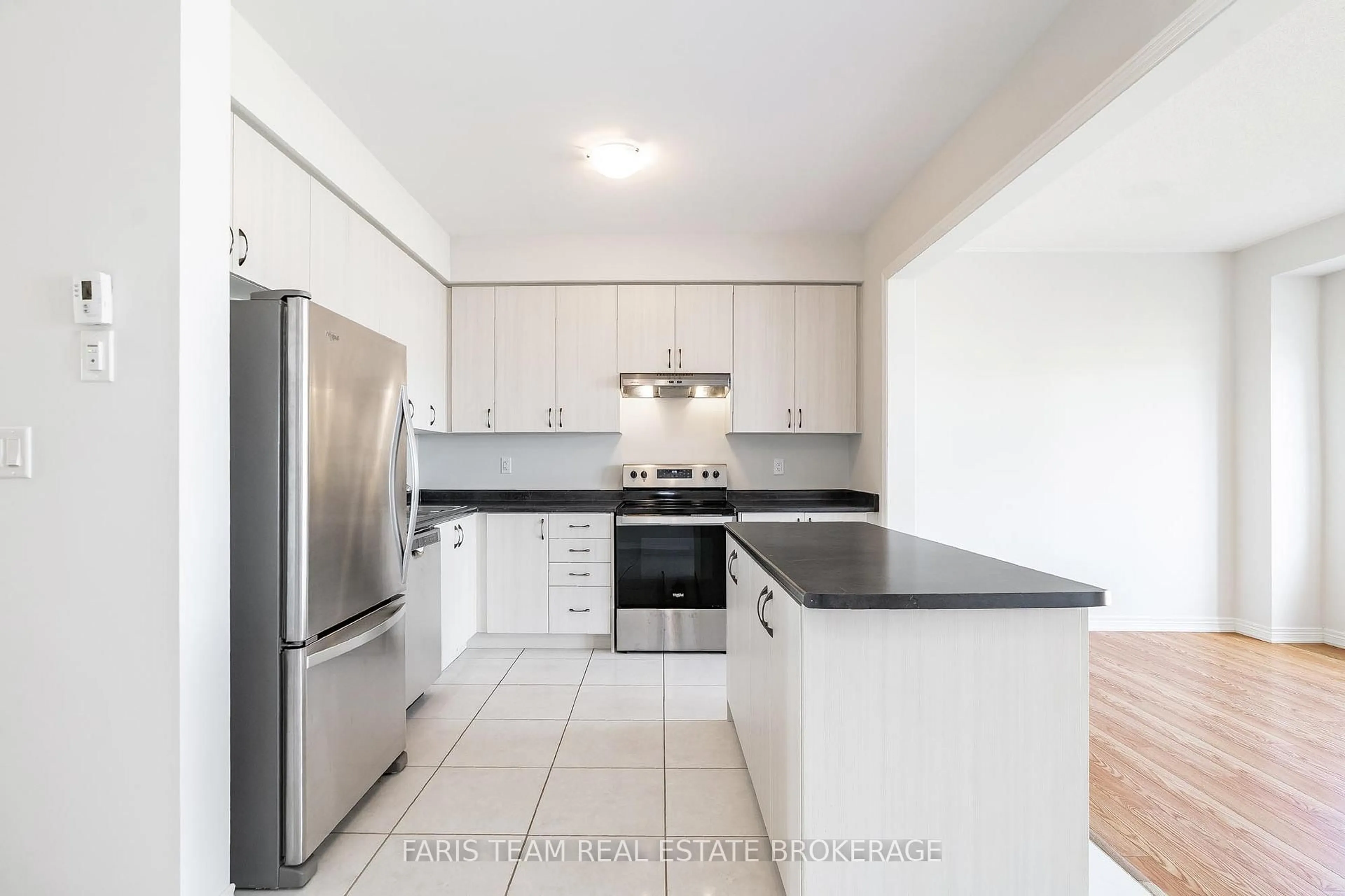 Standard kitchen, unknown for 76 Valleybrook Rd, Barrie Ontario L9J 0L6
