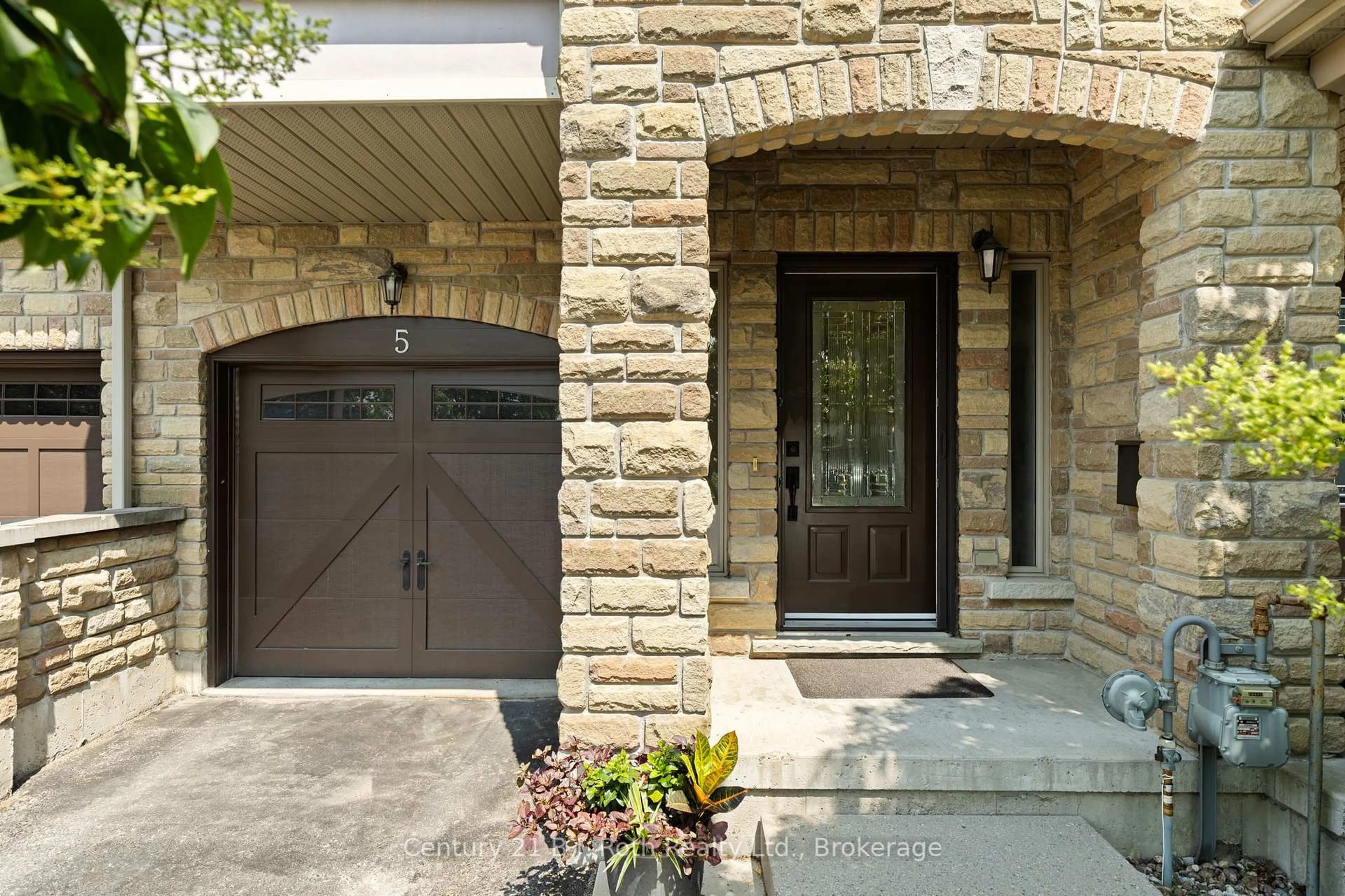 Indoor entryway for 188 Coldwater Rd #5, Orillia Ontario L3V 3L9