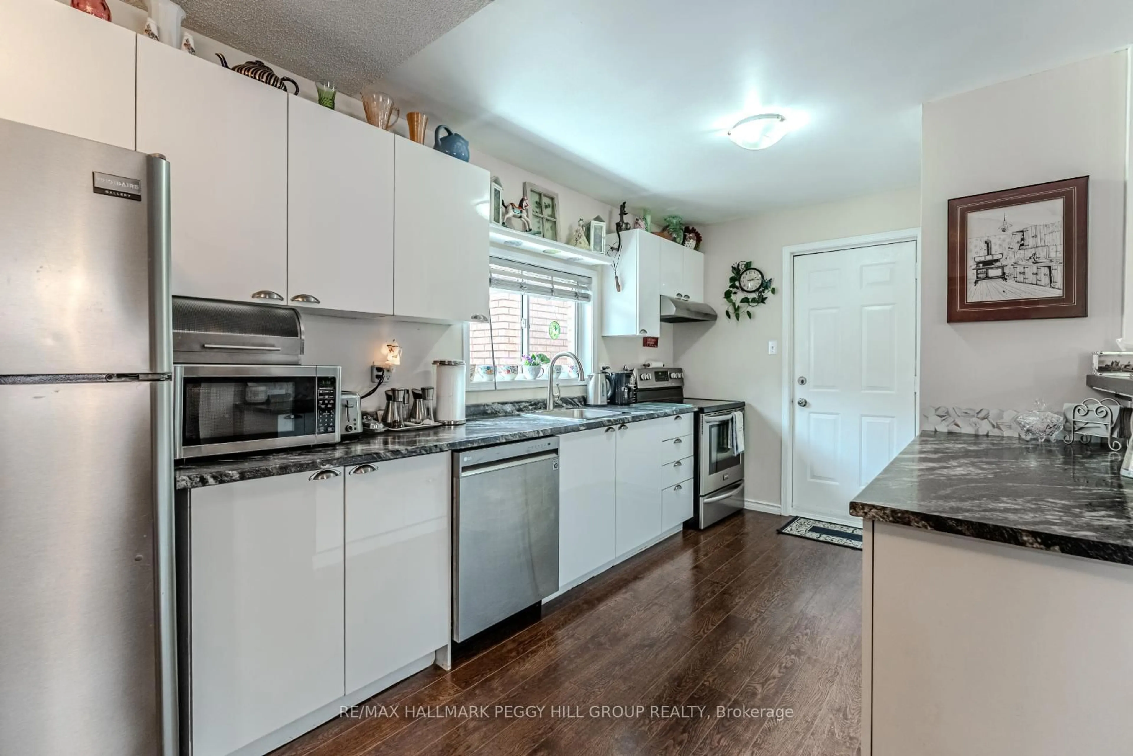 Open concept kitchen, unknown for 132 Benson Dr, Barrie Ontario L4N 7Y3