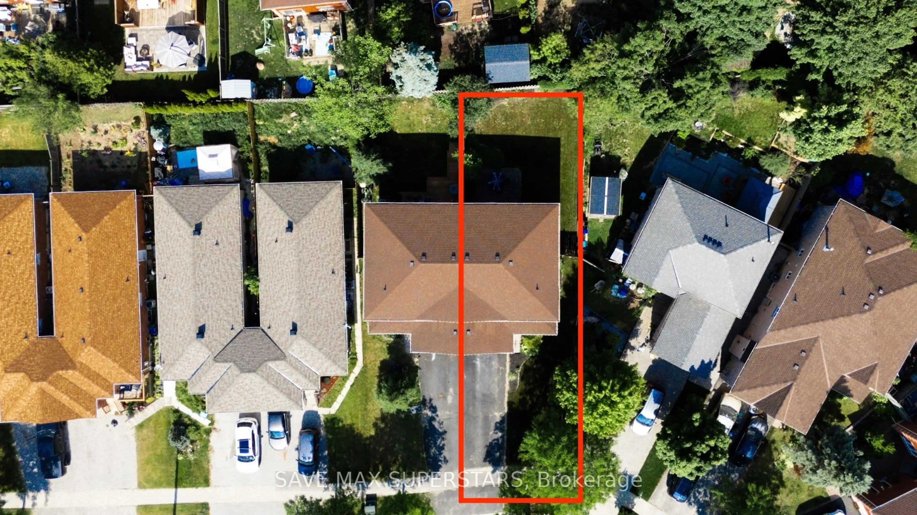 A pic from outside/outdoor area/front of a property/back of a property/a pic from drone, street for 43 VIOLET St, Barrie Ontario L4N 9N2