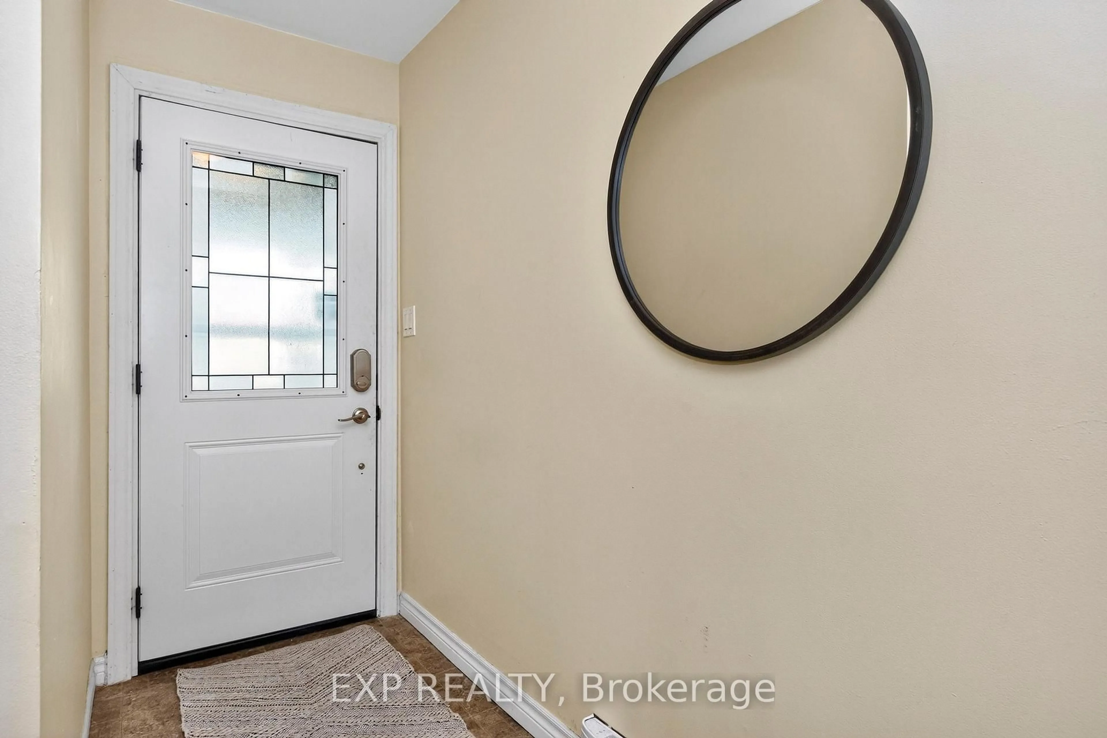 Indoor entryway for 81 Laguna Pkwy #14, Ramara Ontario L0K 1B0