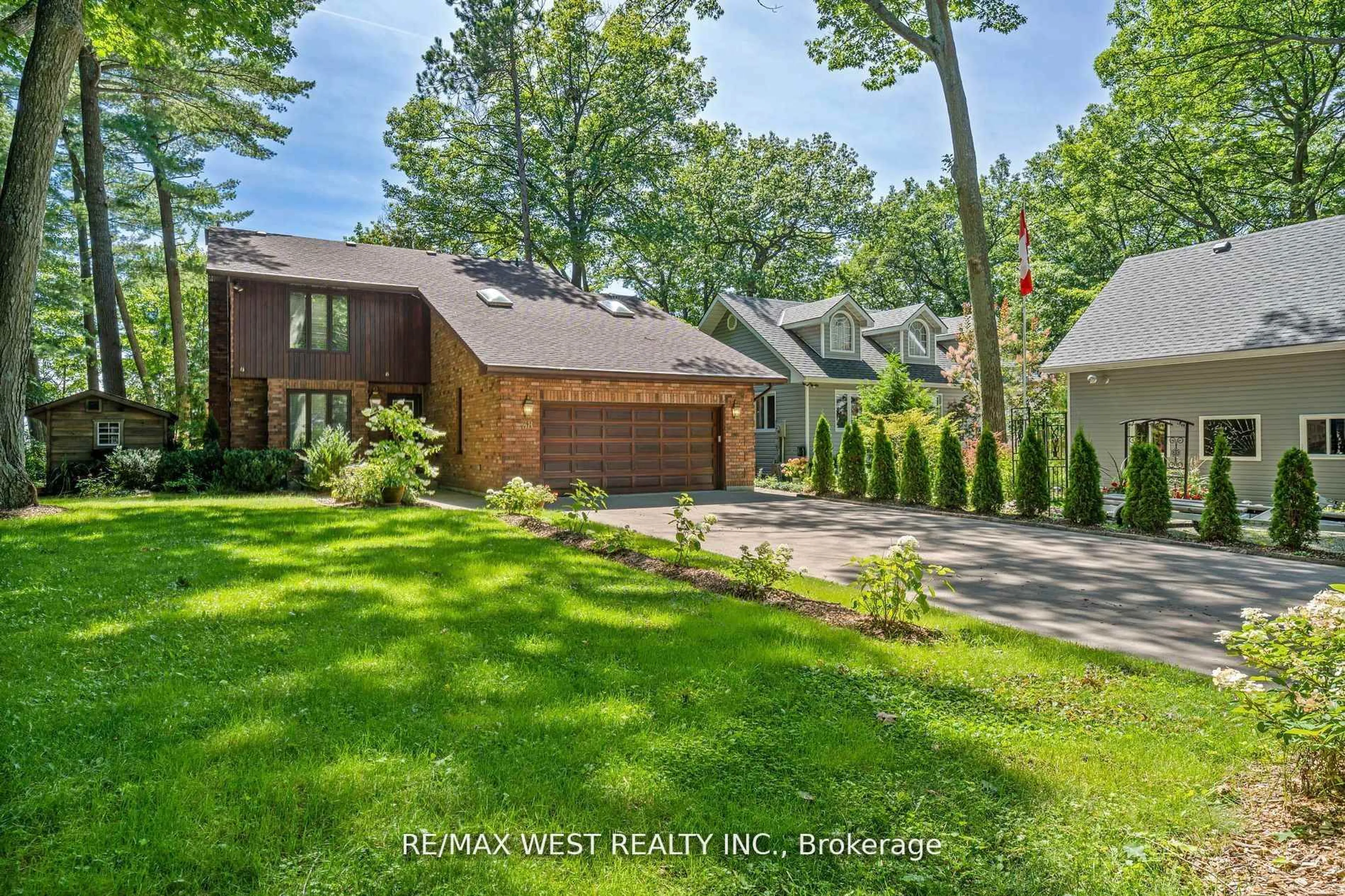 Home with brick exterior material, unknown for 38 Willow Dr, Tiny Ontario L0L 1P1
