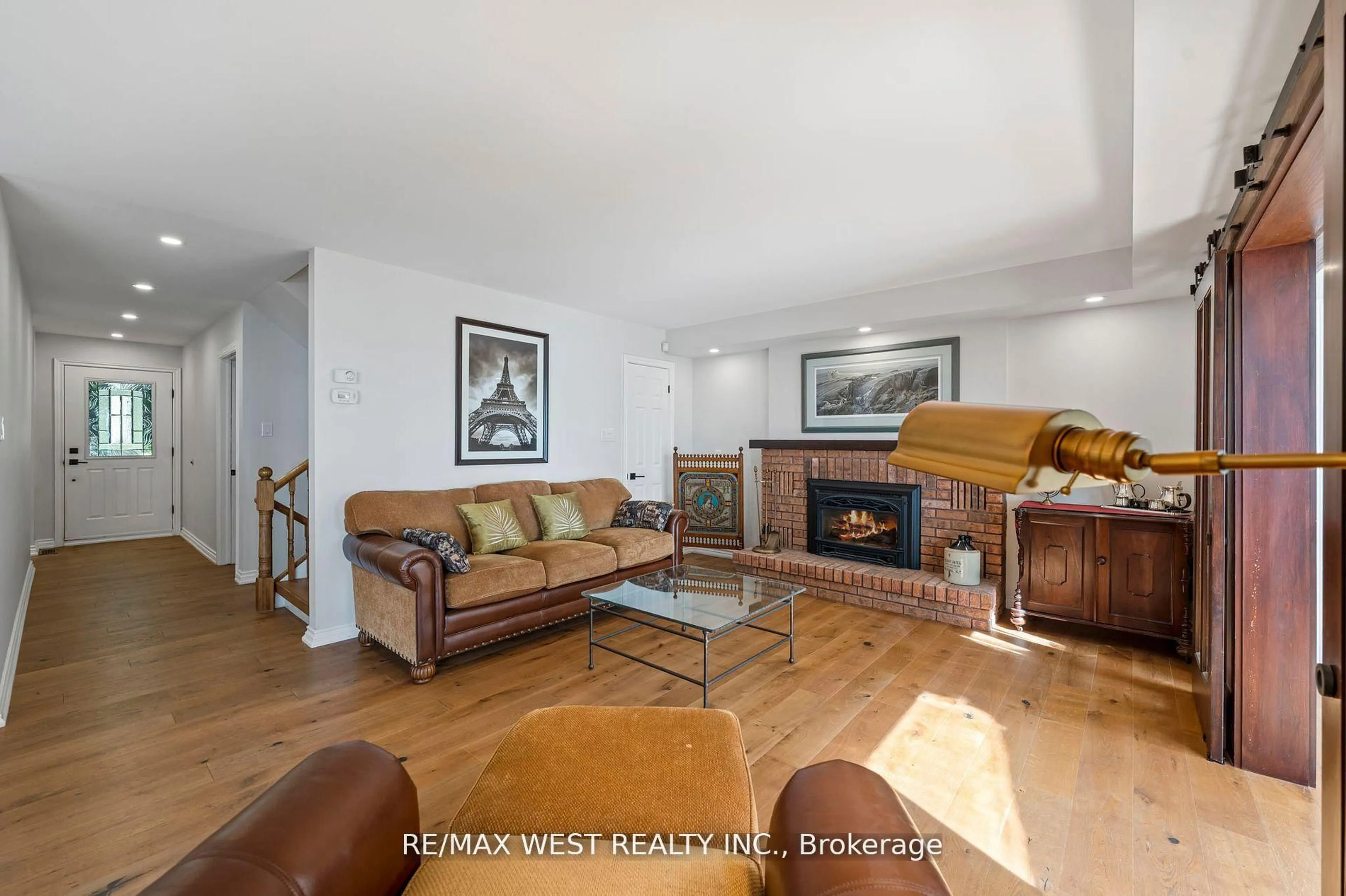 Living room with furniture, wood/laminate floor for 38 Willow Dr, Tiny Ontario L0L 1P1