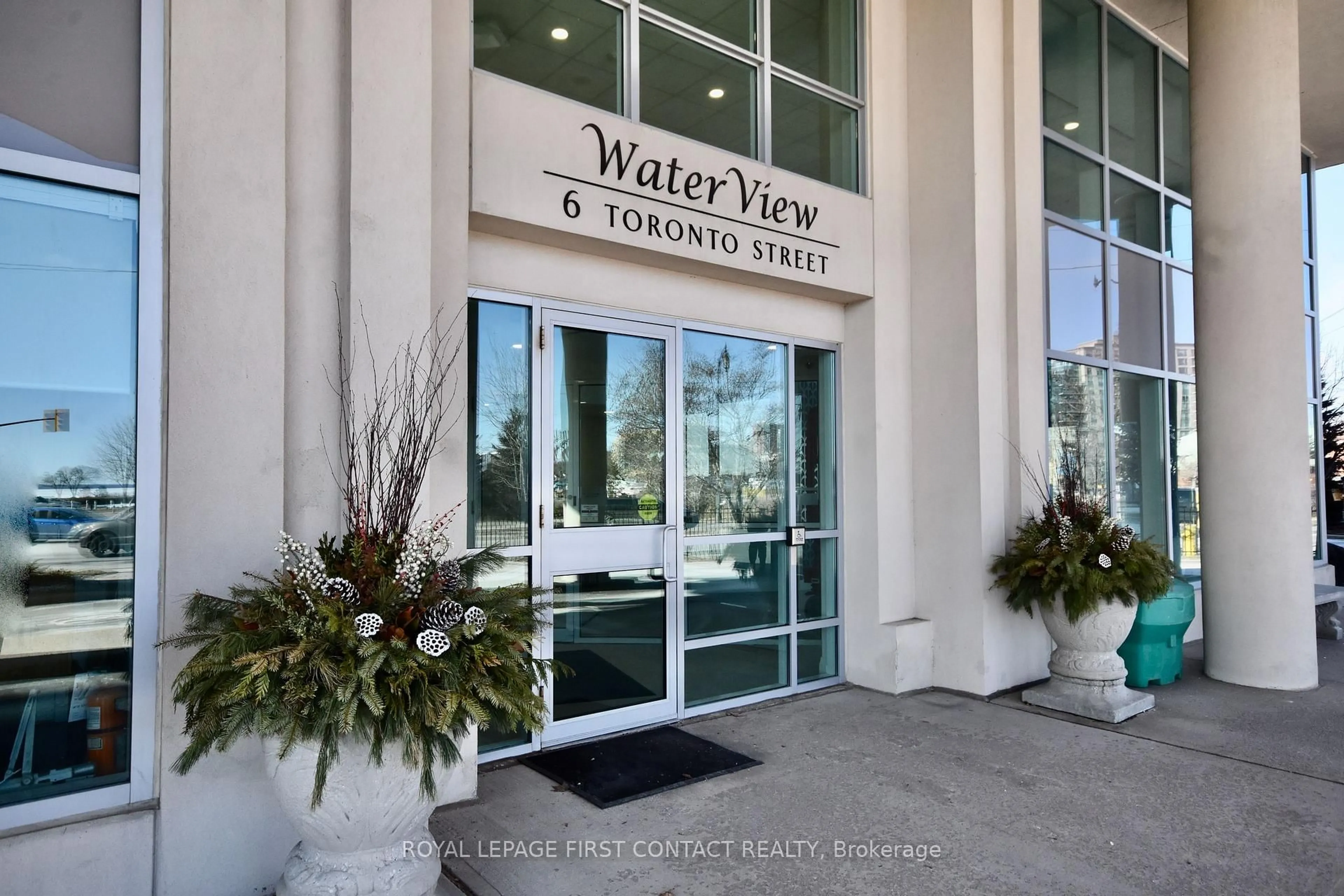Indoor foyer for 6 toronto St #509, Barrie Ontario L4N 9R2