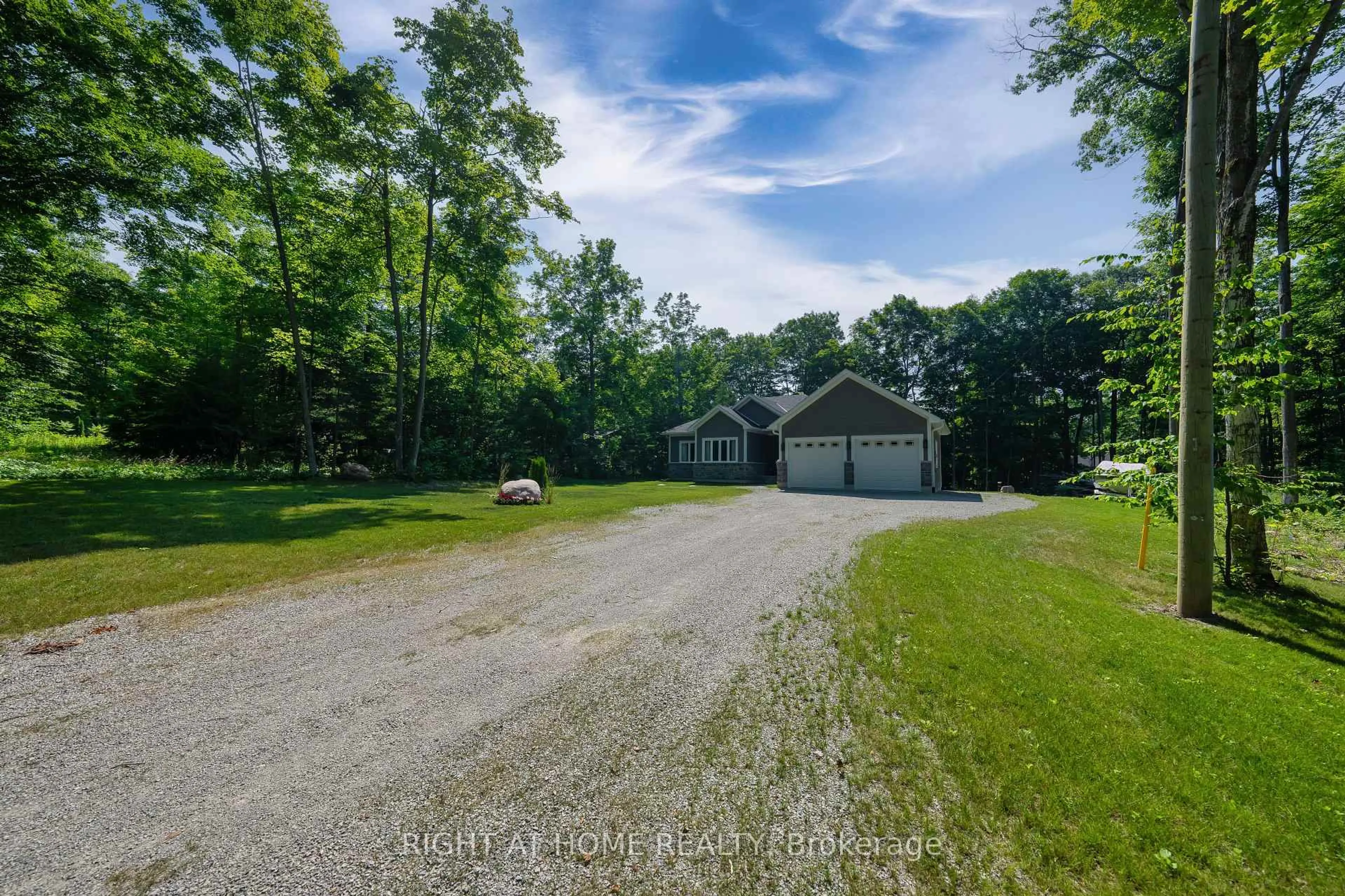 A pic from outside/outdoor area/front of a property/back of a property/a pic from drone, unknown for 9 Fairlawn Grve, Tiny Ontario L9M 0B5