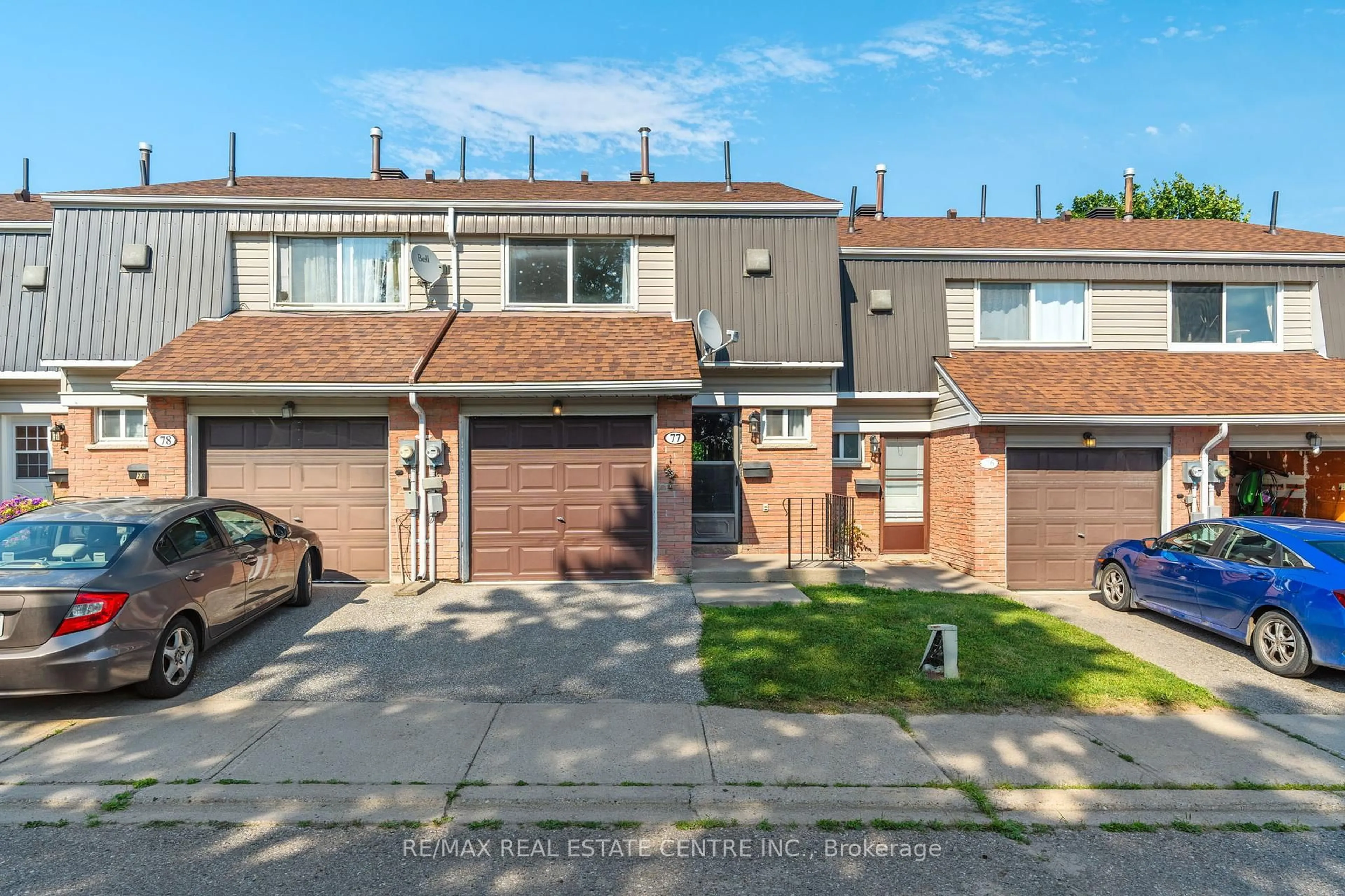 A pic from outside/outdoor area/front of a property/back of a property/a pic from drone, street for 778 William St #77, Midland Ontario L4R 4R8