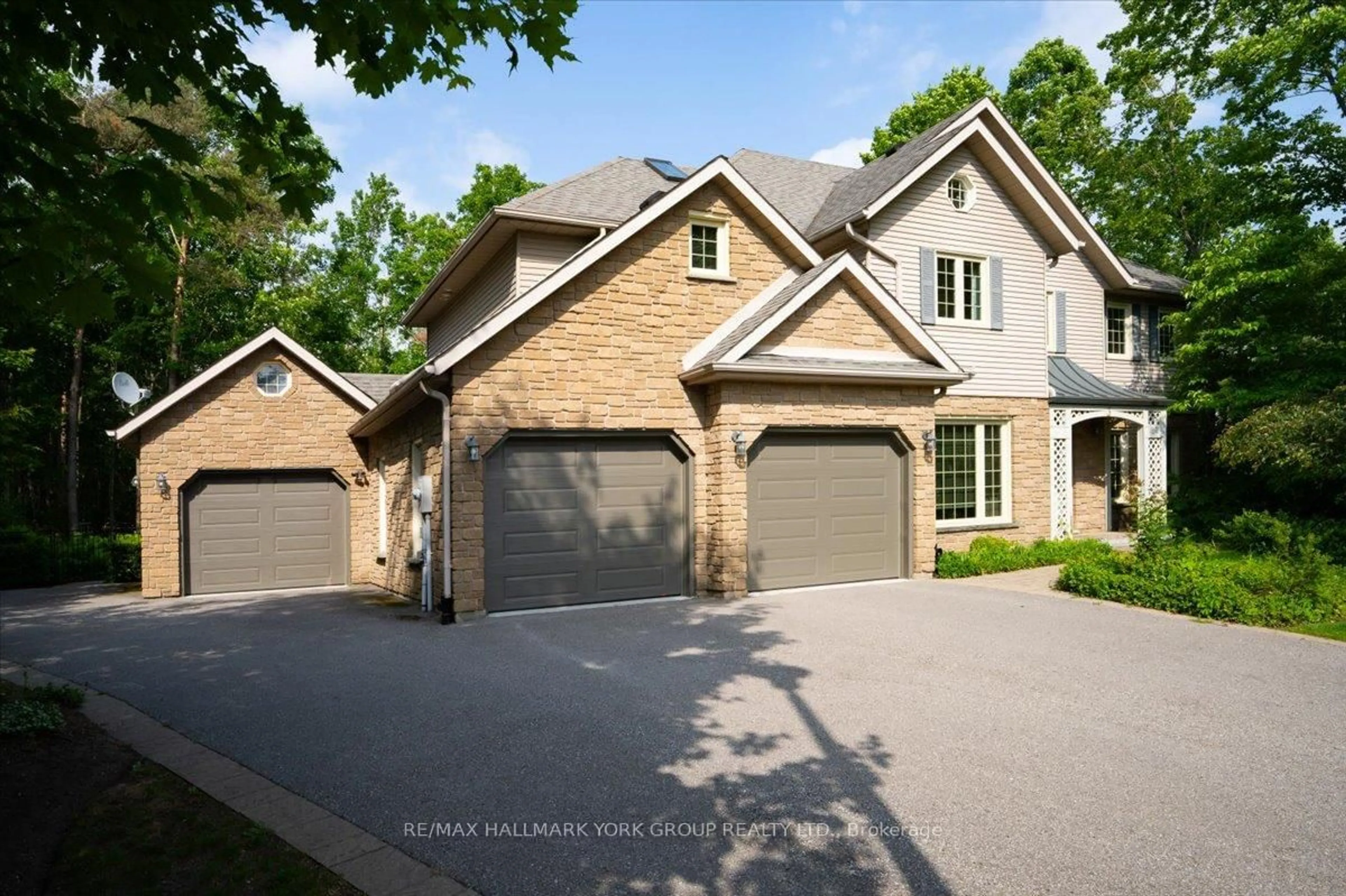 Home with brick exterior material, street for 3 Pod's Lane, Oro-Medonte Ontario L0L 2L0