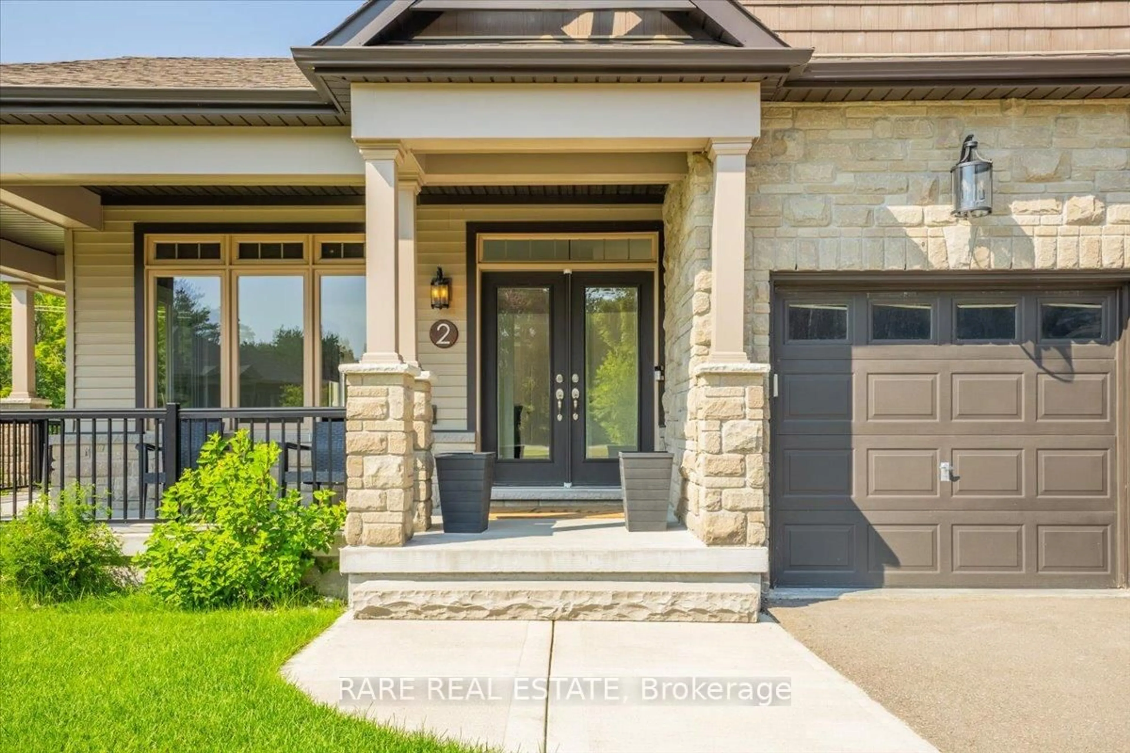 Home with brick exterior material, street for 2 Boville Crt, Oro-Medonte Ontario L0L 2L0