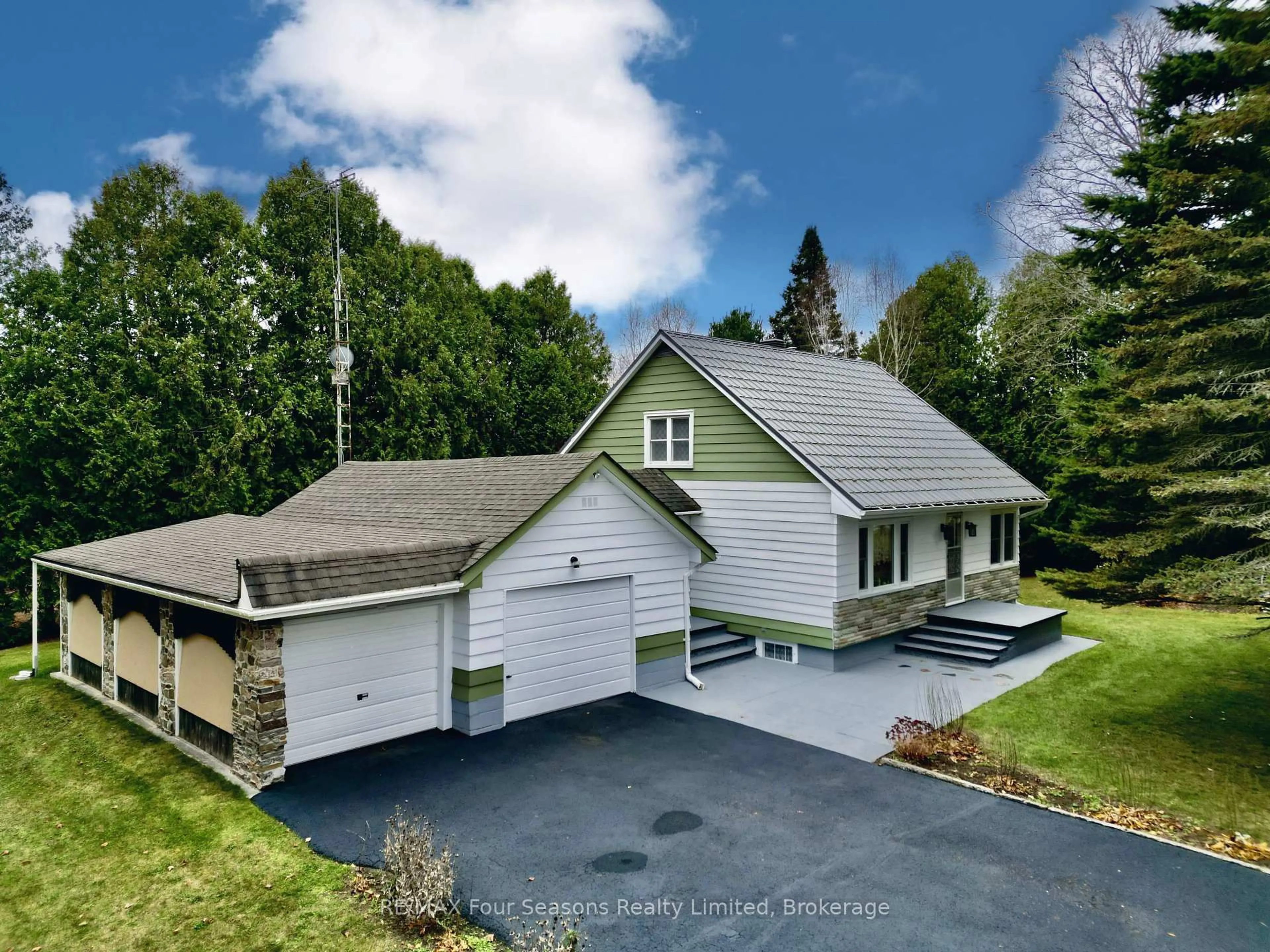 A pic from outside/outdoor area/front of a property/back of a property/a pic from drone, unknown for 5601 COUNTY ROAD 9, Clearview Ontario L0M 1N0