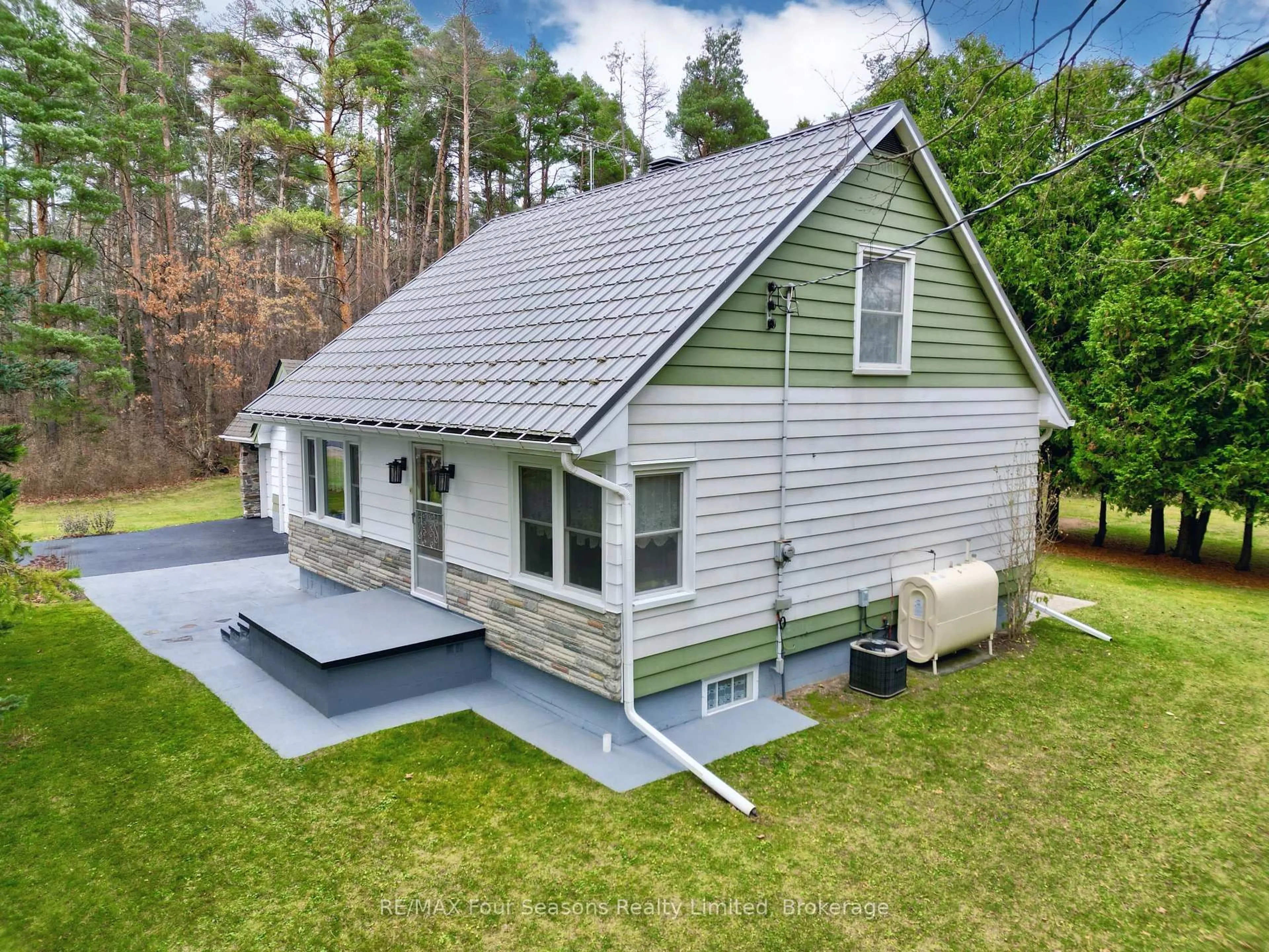 A pic from outside/outdoor area/front of a property/back of a property/a pic from drone, unknown for 5601 COUNTY ROAD 9, Clearview Ontario L0M 1N0