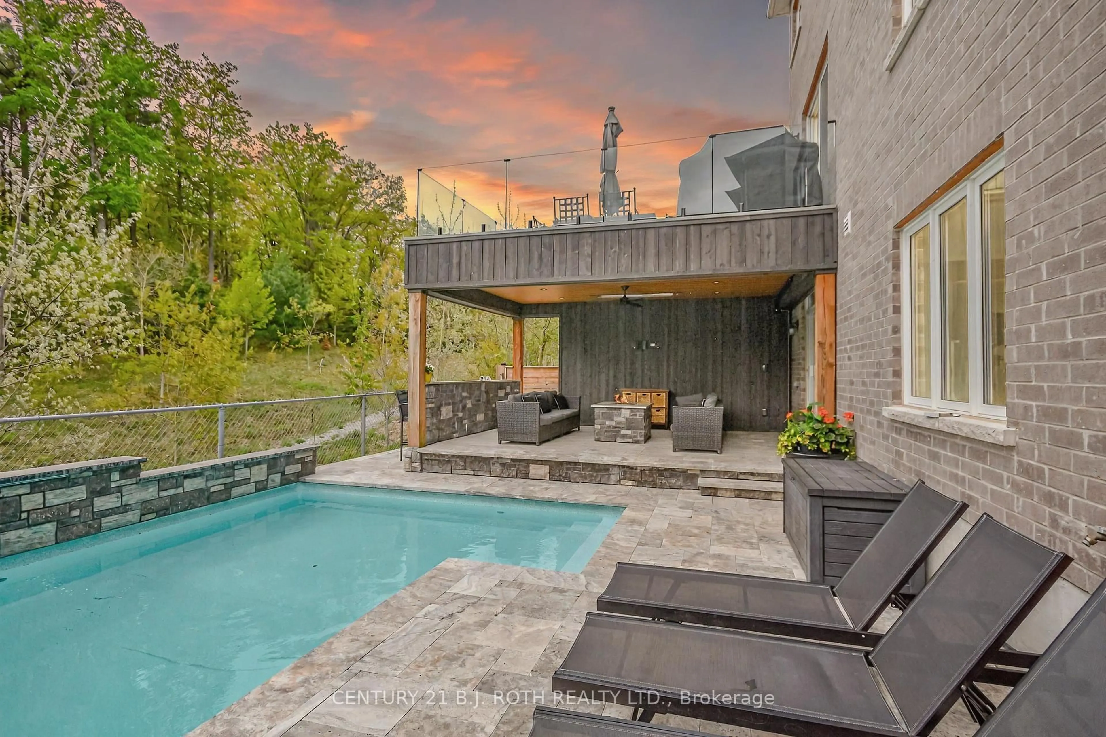Patio, street for 61 Muirfield Dr, Barrie Ontario L4N 6J9