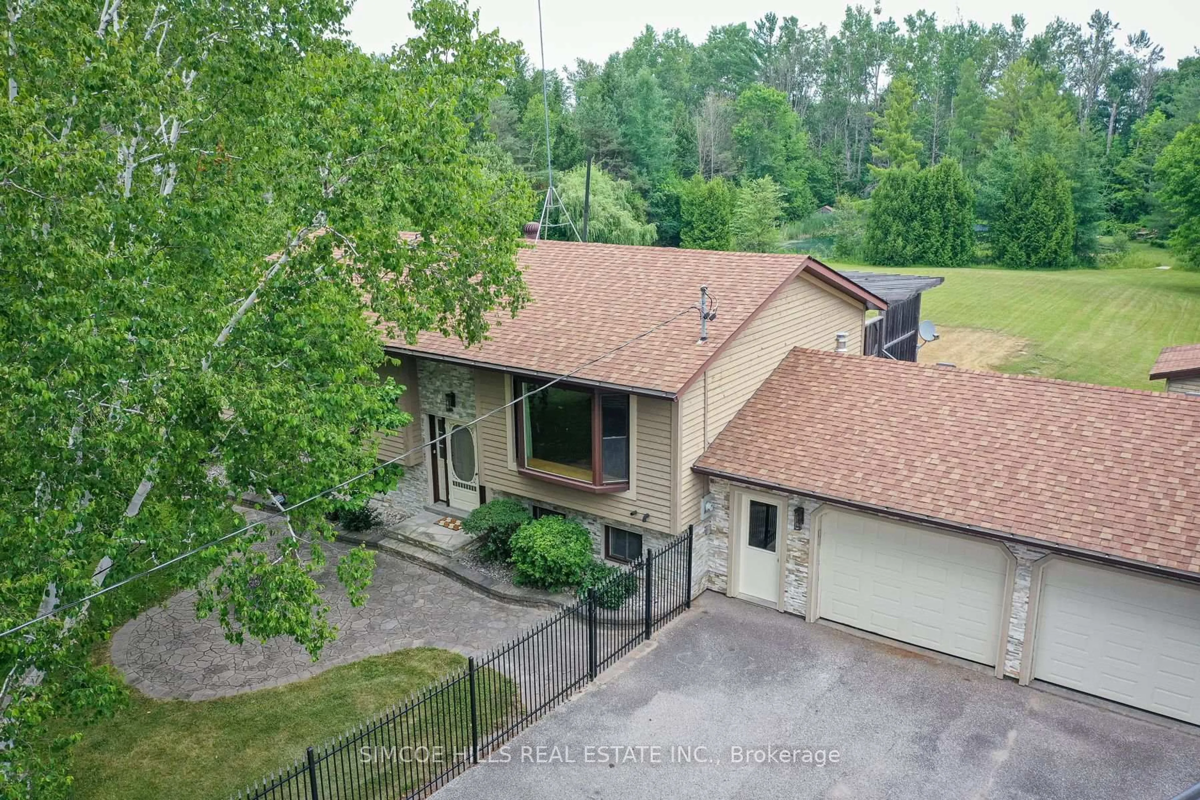 A pic from outside/outdoor area/front of a property/back of a property/a pic from drone, unknown for 185 Medonte Side road Rd, Oro-Medonte Ontario L0K 1E0