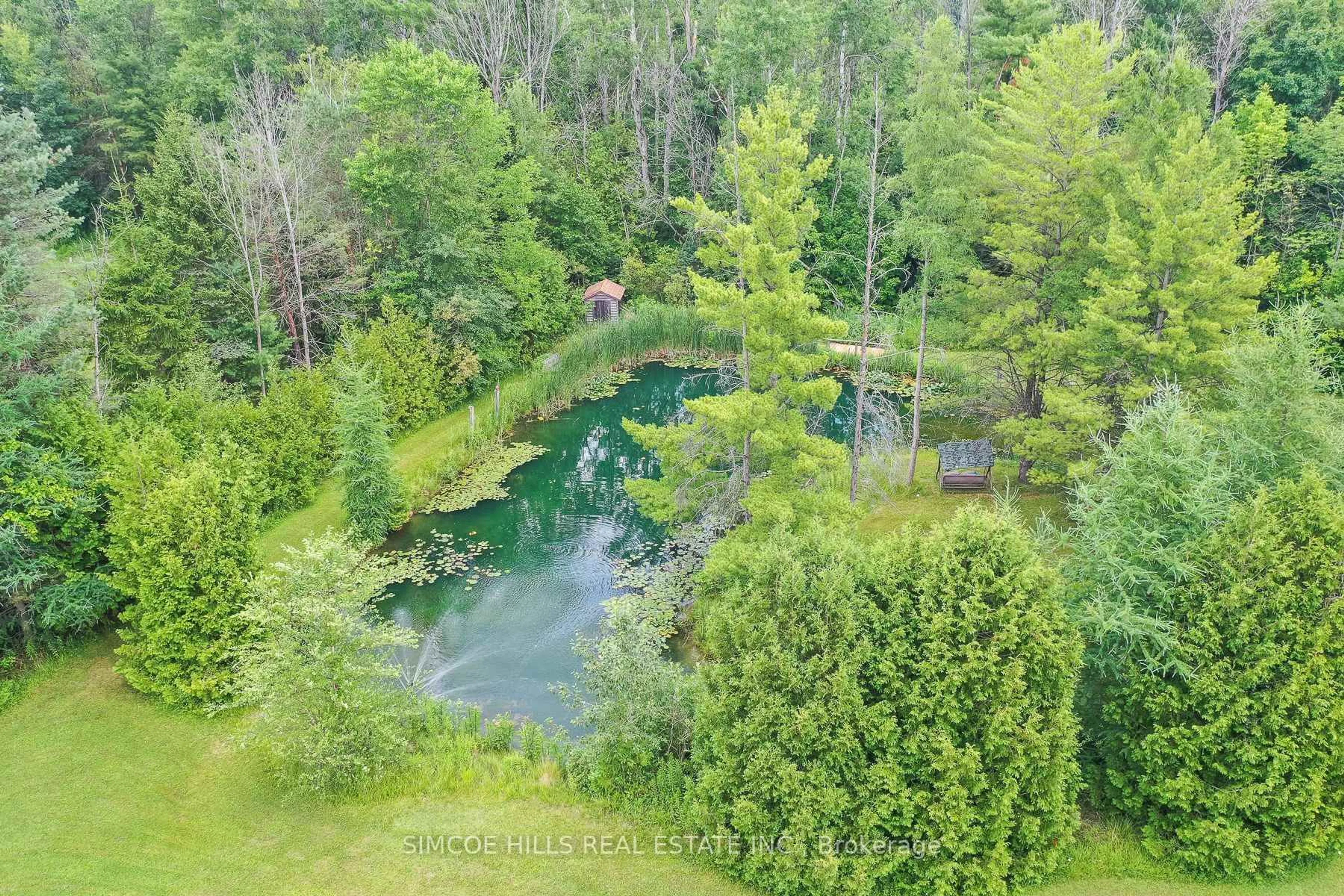 A pic from outside/outdoor area/front of a property/back of a property/a pic from drone, water/lake/river/ocean view for 185 Medonte Sideroad 2 Rd, Oro-Medonte Ontario L0K 1E0