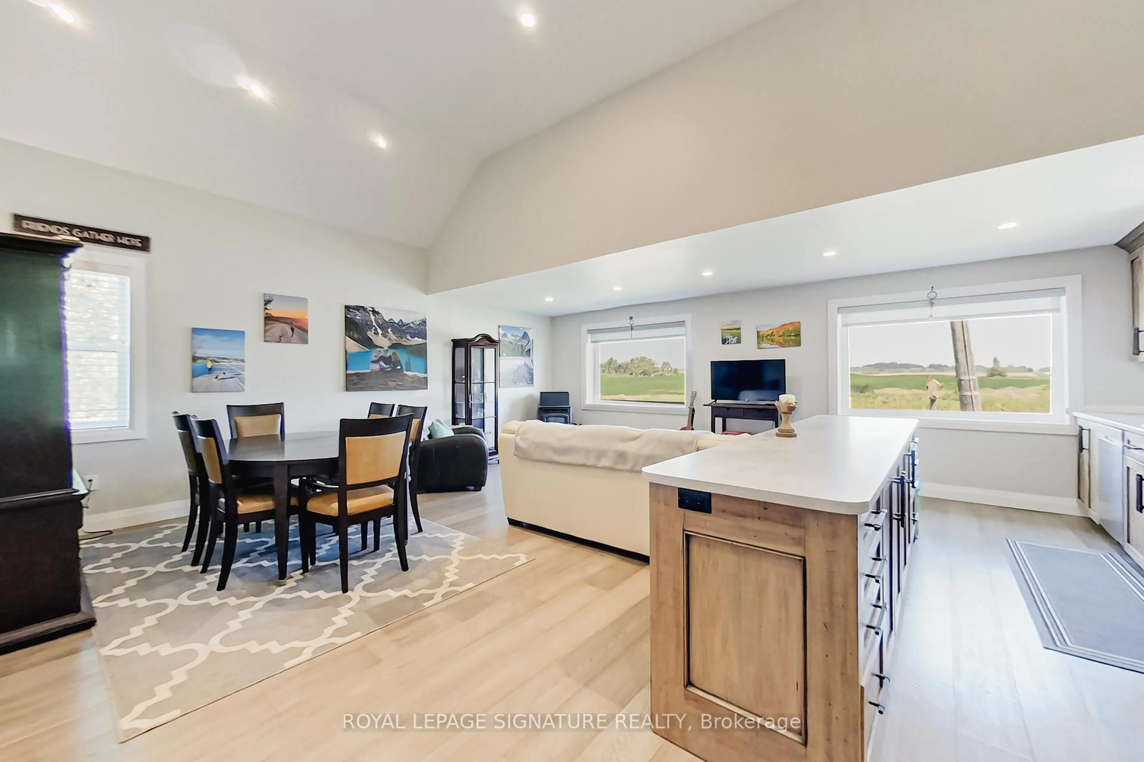 Open concept kitchen, ceramic/tile floor for 7747 15/16 Sdrd, Clearview Ontario L0M 1G0