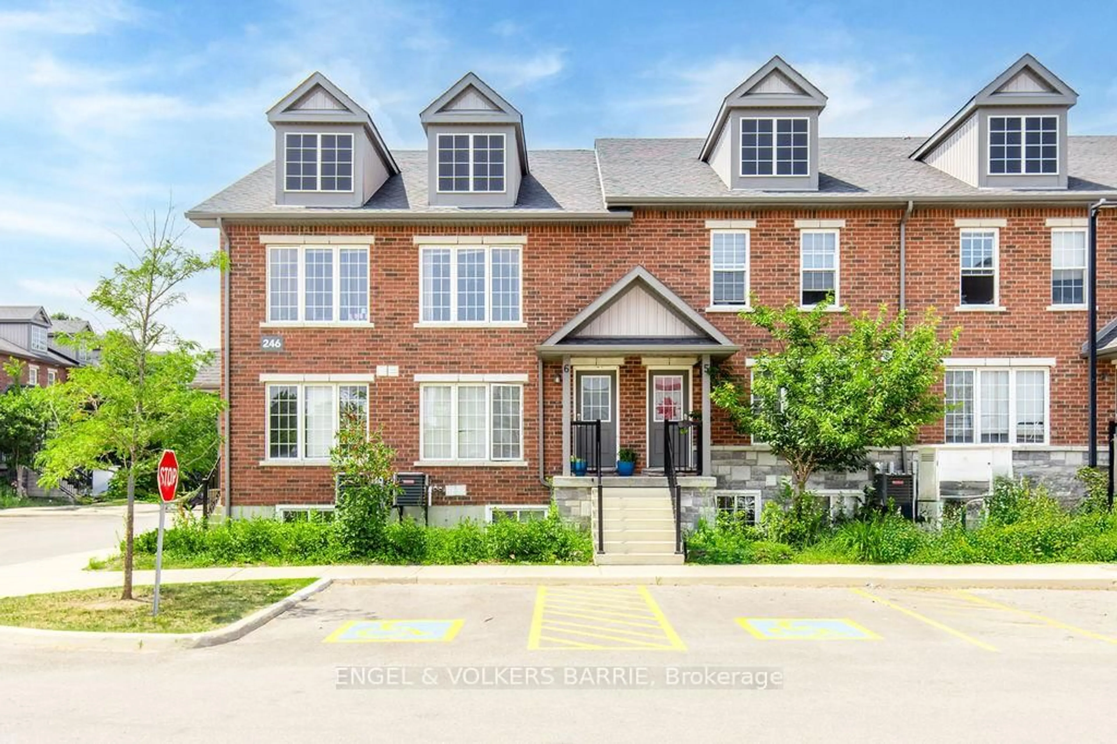 Home with brick exterior material, street for 246 Penetanguishene Rd #6, Barrie Ontario L4M 7C2