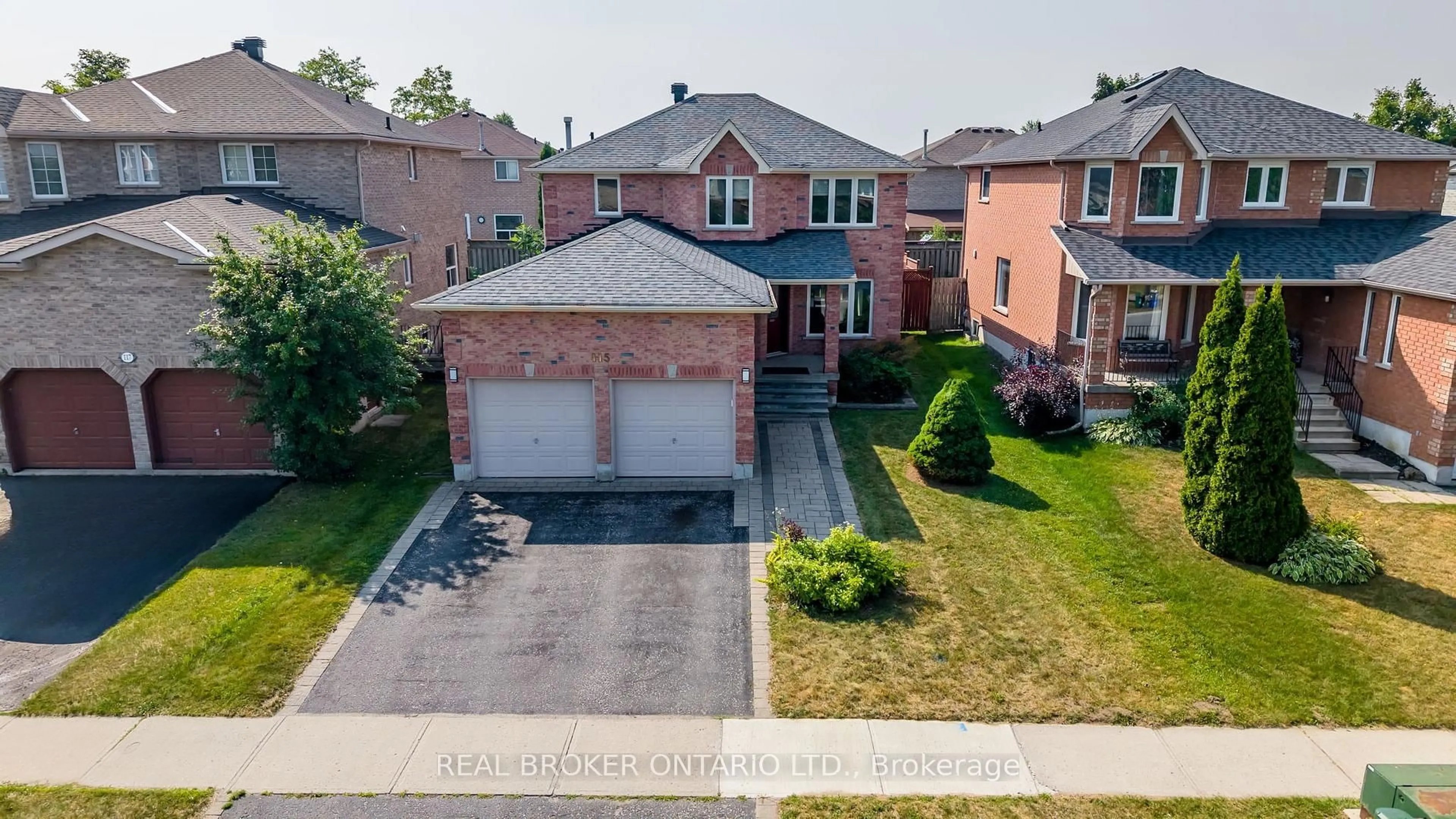 A pic from outside/outdoor area/front of a property/back of a property/a pic from drone, street for 115 Birchwood Dr, Barrie Ontario L4M 6X8
