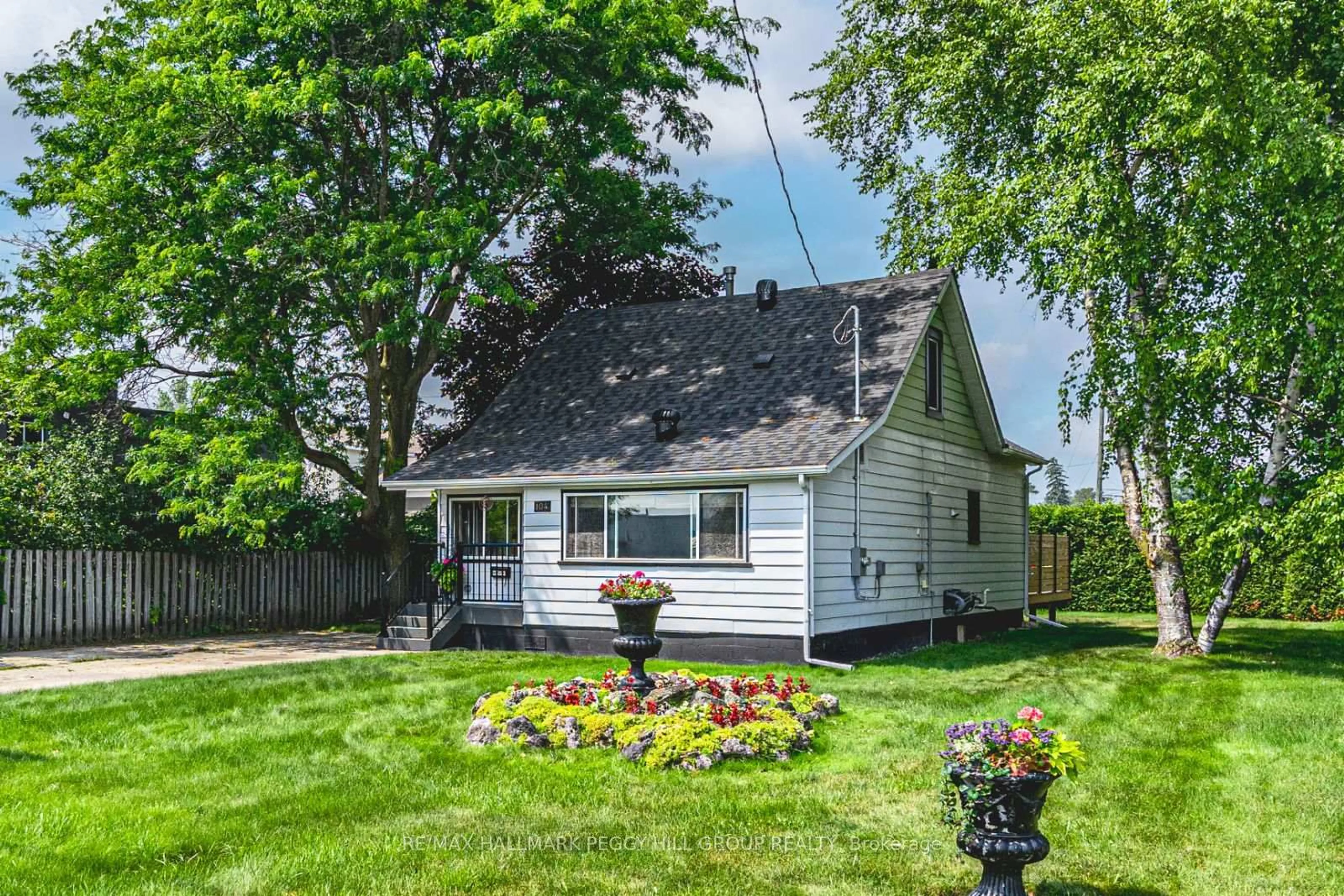 Unknown for 104 Moberly St, Collingwood Ontario L9Y 3W9