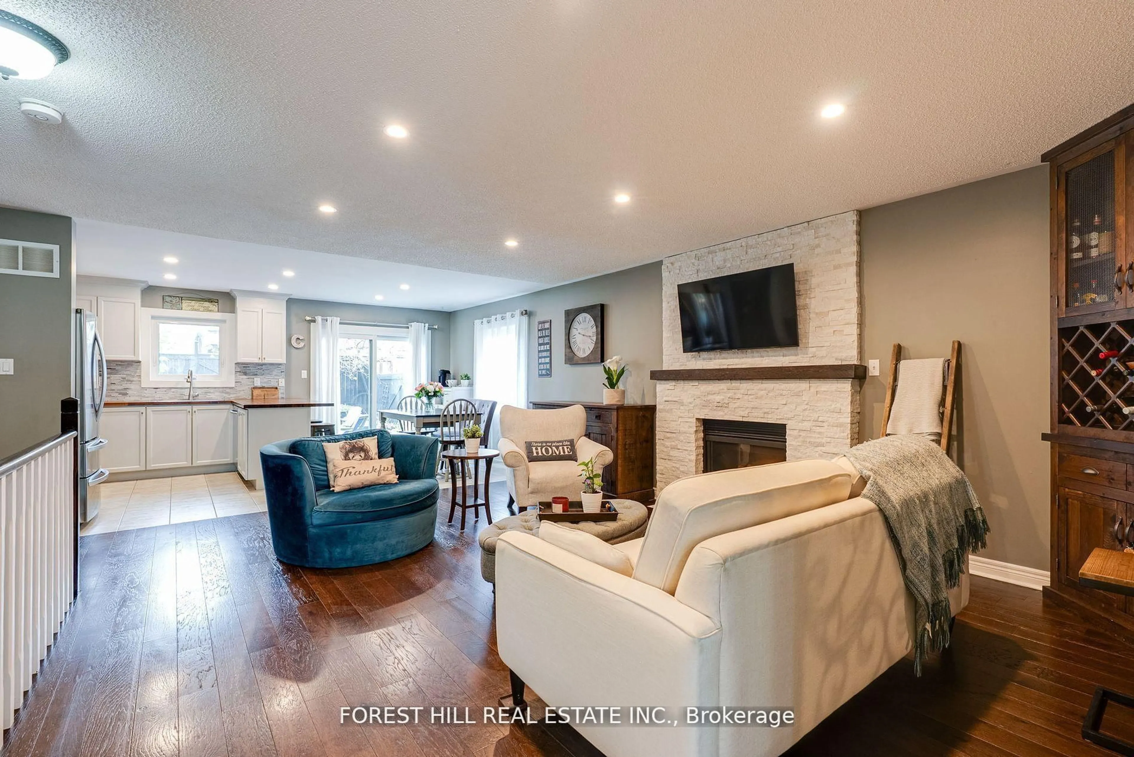 Living room with furniture, wood/laminate floor for 44 Prince Of Wales Dr, Barrie Ontario L4N 0T1