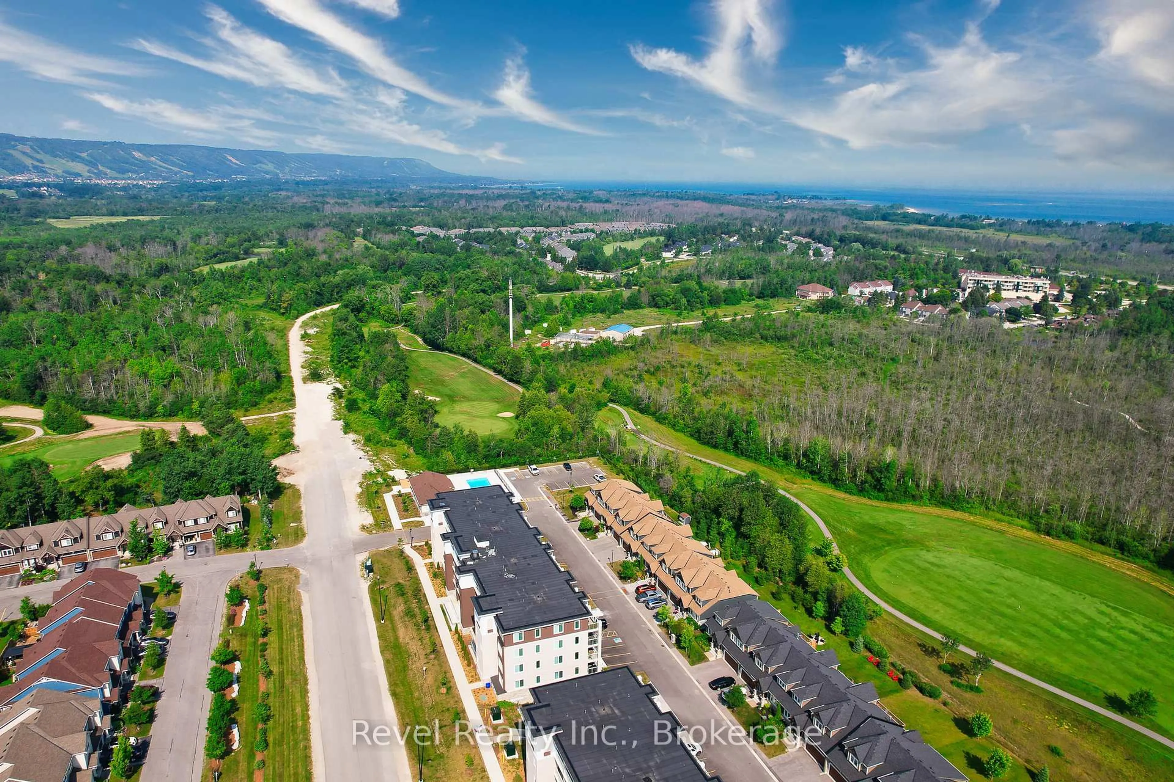 A pic from outside/outdoor area/front of a property/back of a property/a pic from drone, mountain view for 17 Spooner Cres #201, Collingwood Ontario L9Y 1T3