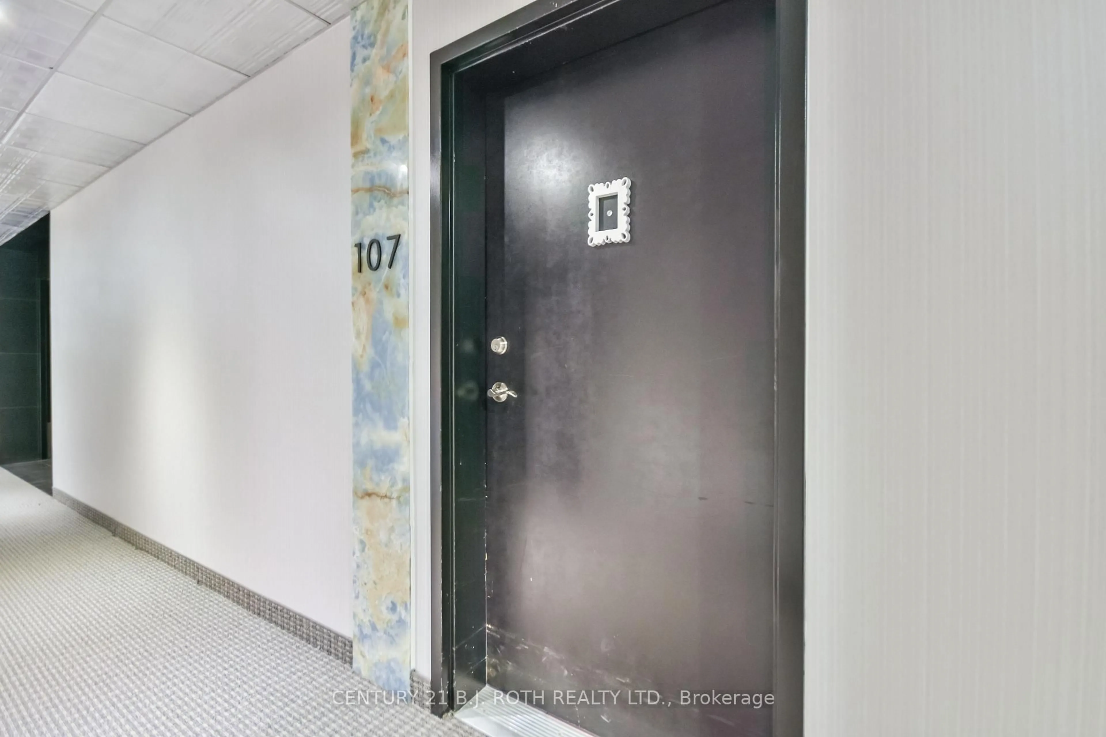 Indoor foyer for 306 Essa Rd #107, Barrie Ontario L9J 0H5