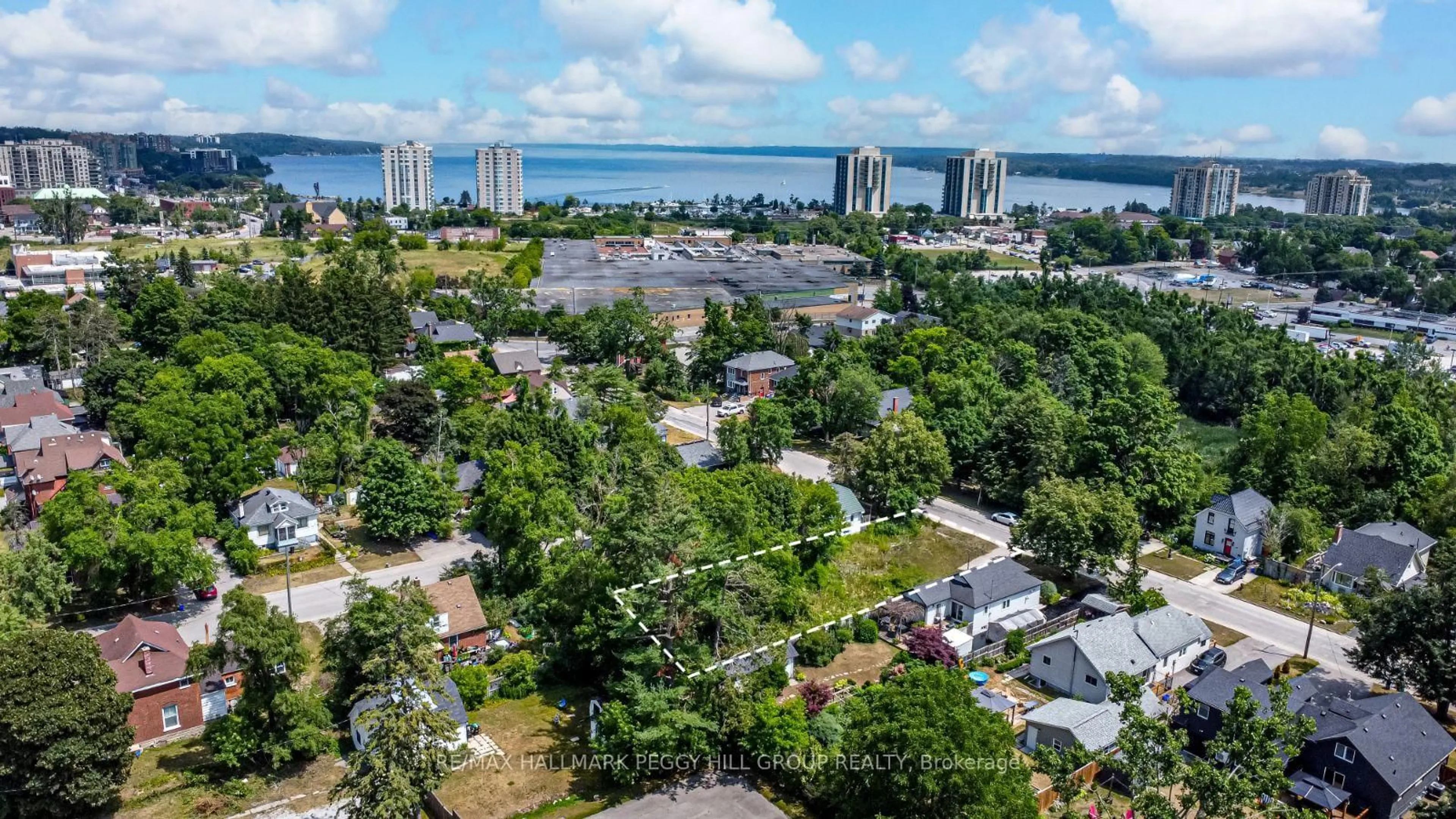 A pic from outside/outdoor area/front of a property/back of a property/a pic from drone, city buildings view from balcony for 40 Perry St, Barrie Ontario L4N 2G3