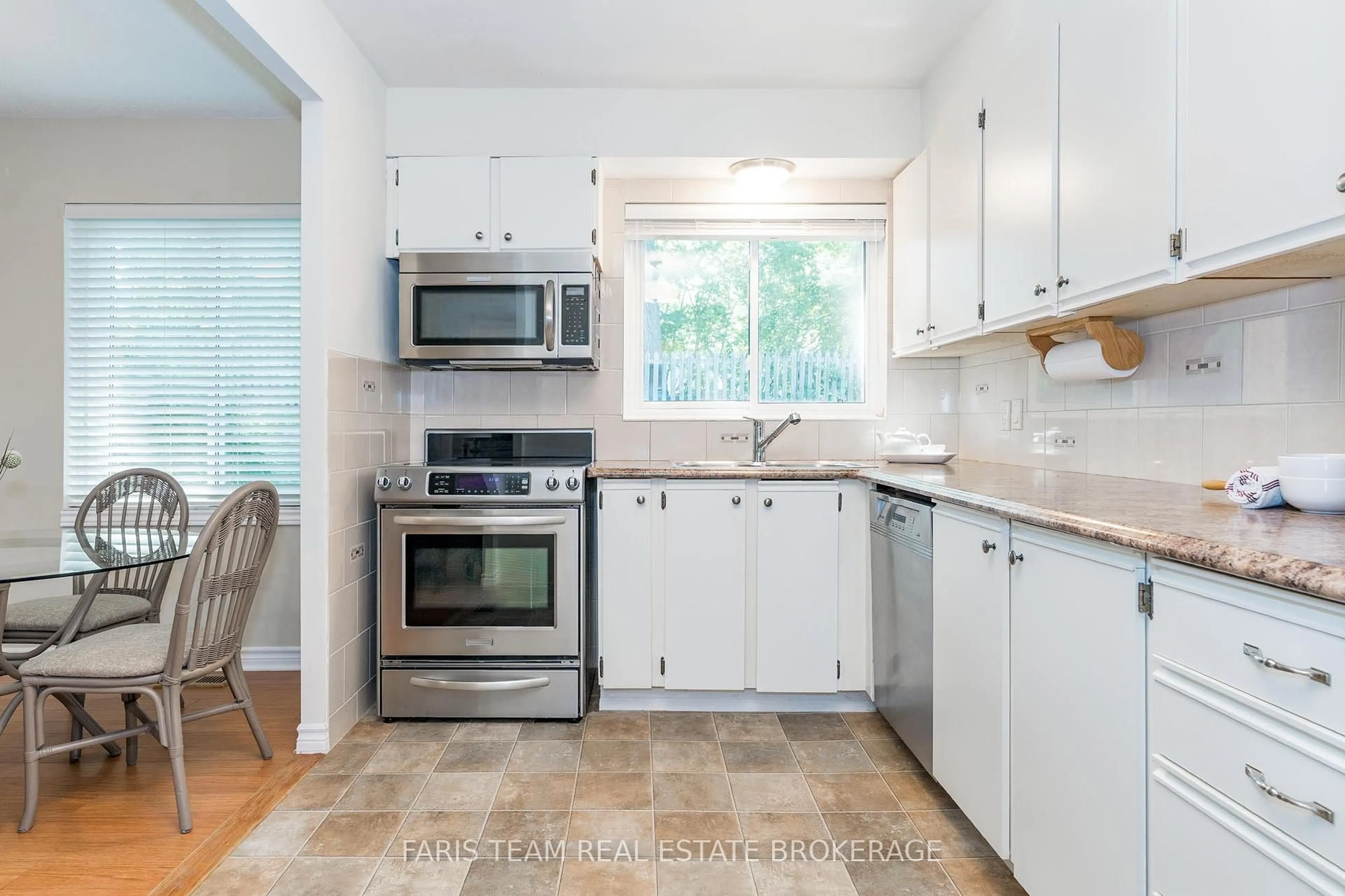 Standard kitchen, unknown for 696 King St #48, Midland Ontario L4R 5B7