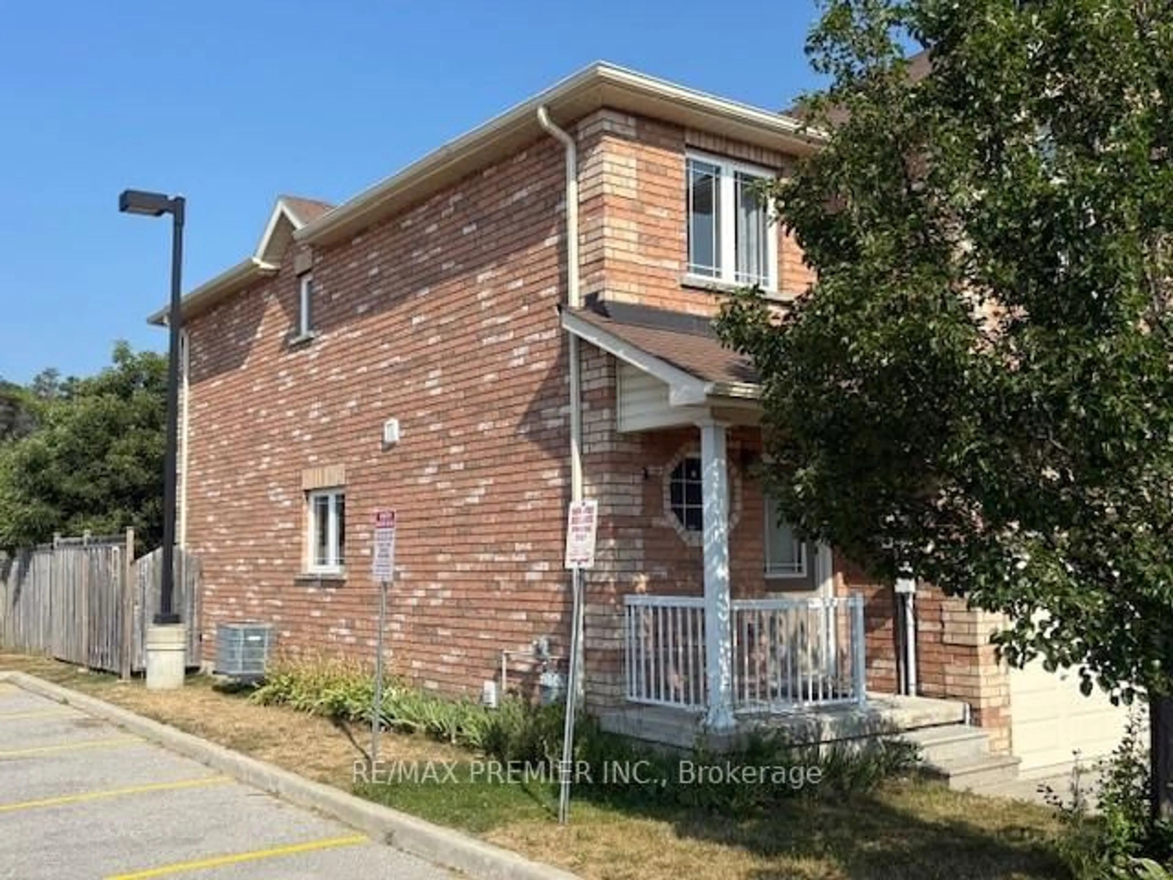 Home with brick exterior material, street for 25 Southwoods Cres, Barrie Ontario L4N 9P8