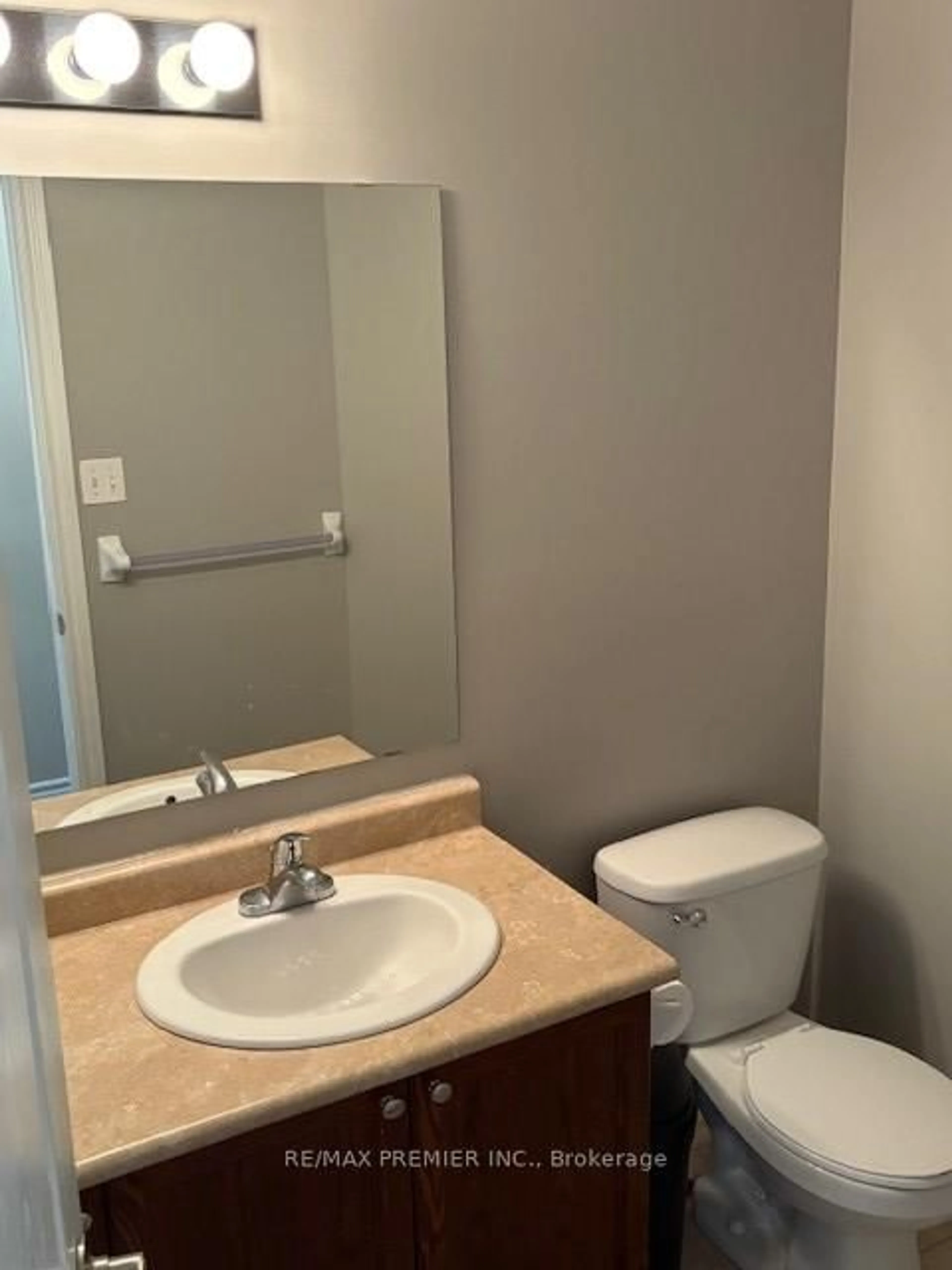 Standard bathroom, floor is not visible for 25 Southwoods Cres, Barrie Ontario L4N 9P8
