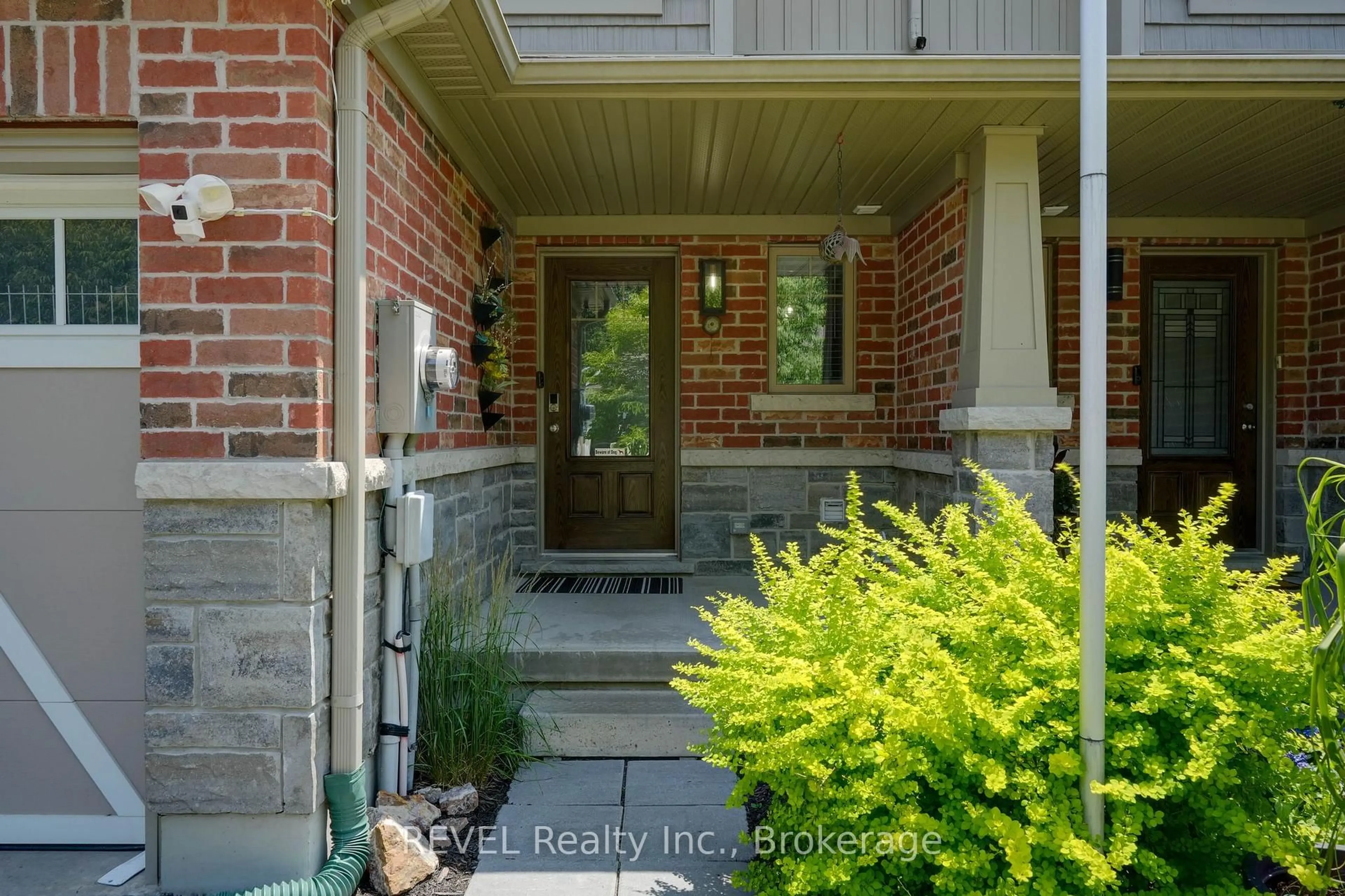 Indoor entryway for 1001 Cook Dr, Midland Ontario L4R 0E4