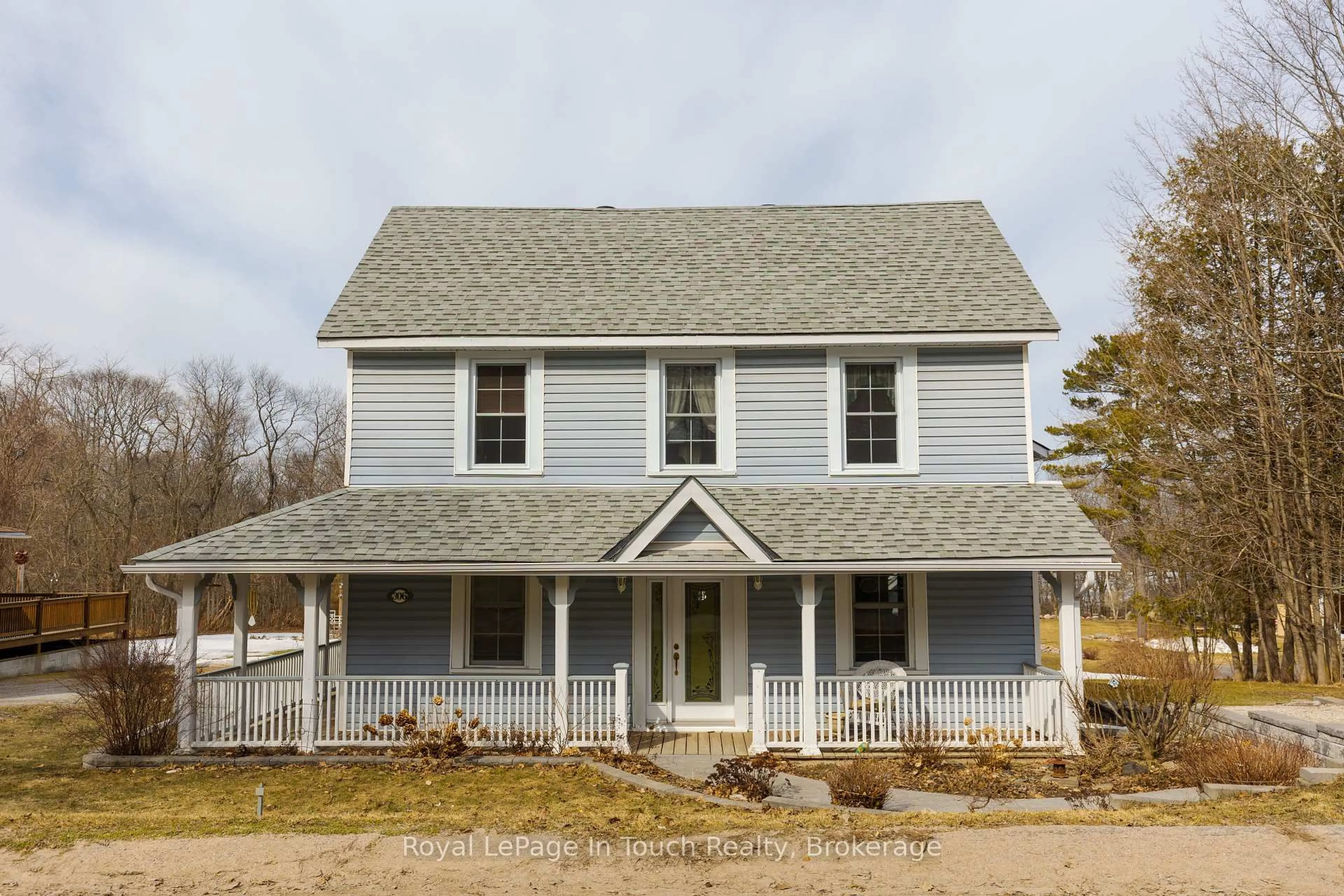 Home with vinyl exterior material, building for 306 Church St, Penetanguishene Ontario L9M 1G5