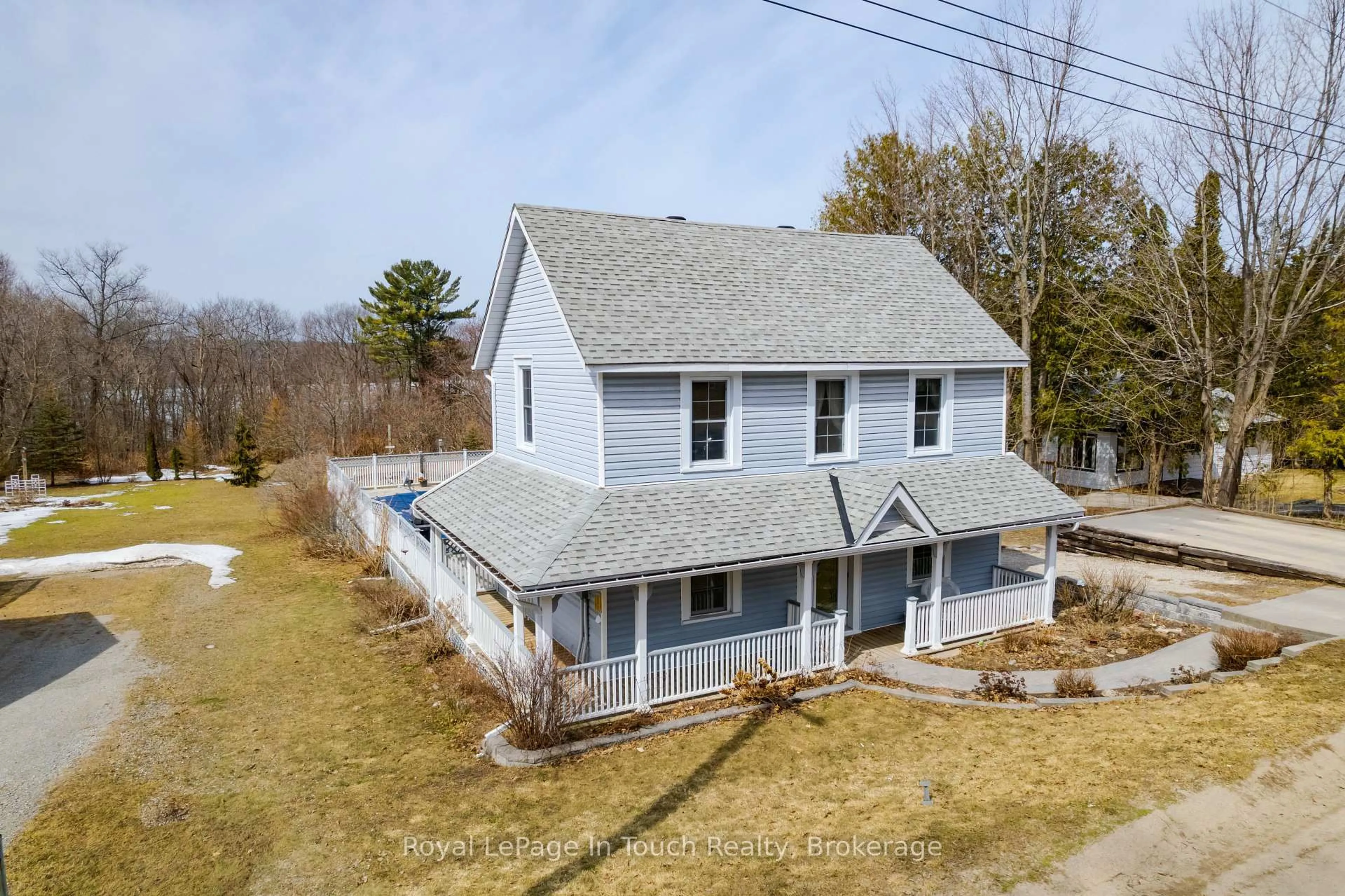 A pic from outside/outdoor area/front of a property/back of a property/a pic from drone, unknown for 306 Church St, Penetanguishene Ontario L9M 1G5