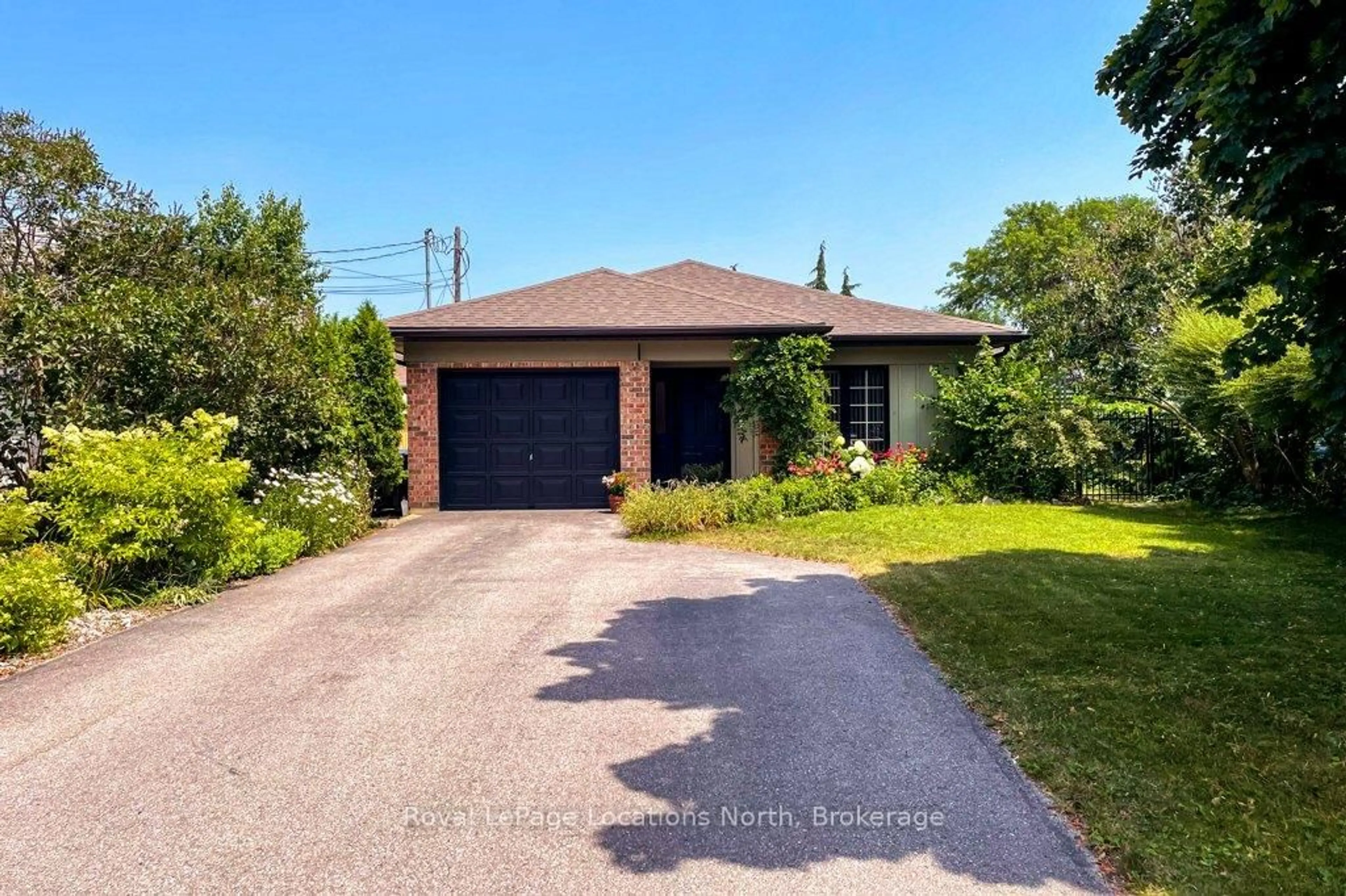 Home with brick exterior material, street for 115 Robinson St, Collingwood Ontario L9Y 3M2