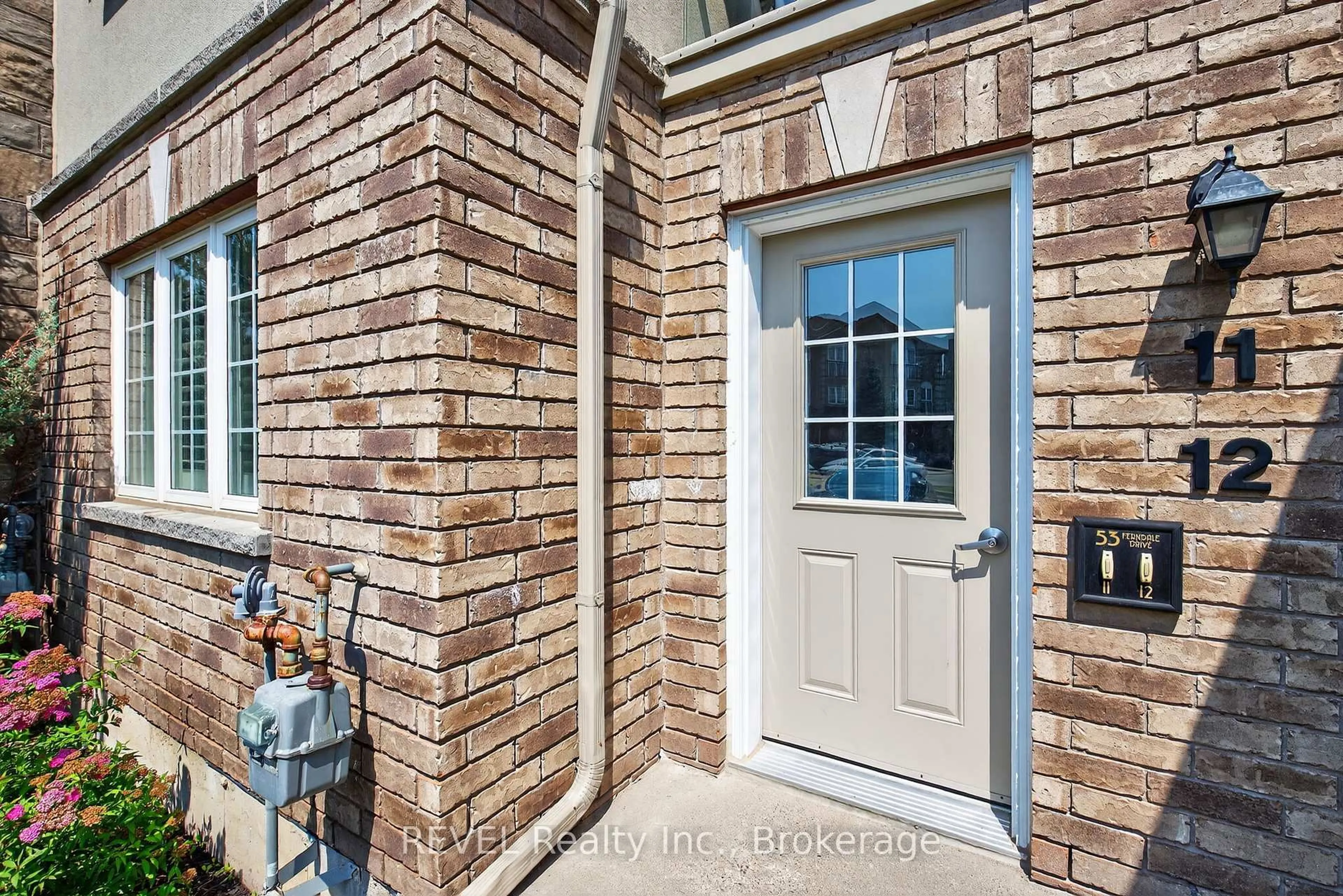 Home with brick exterior material, street for 53 Ferndale Dr #11, Barrie Ontario L4N 5W9