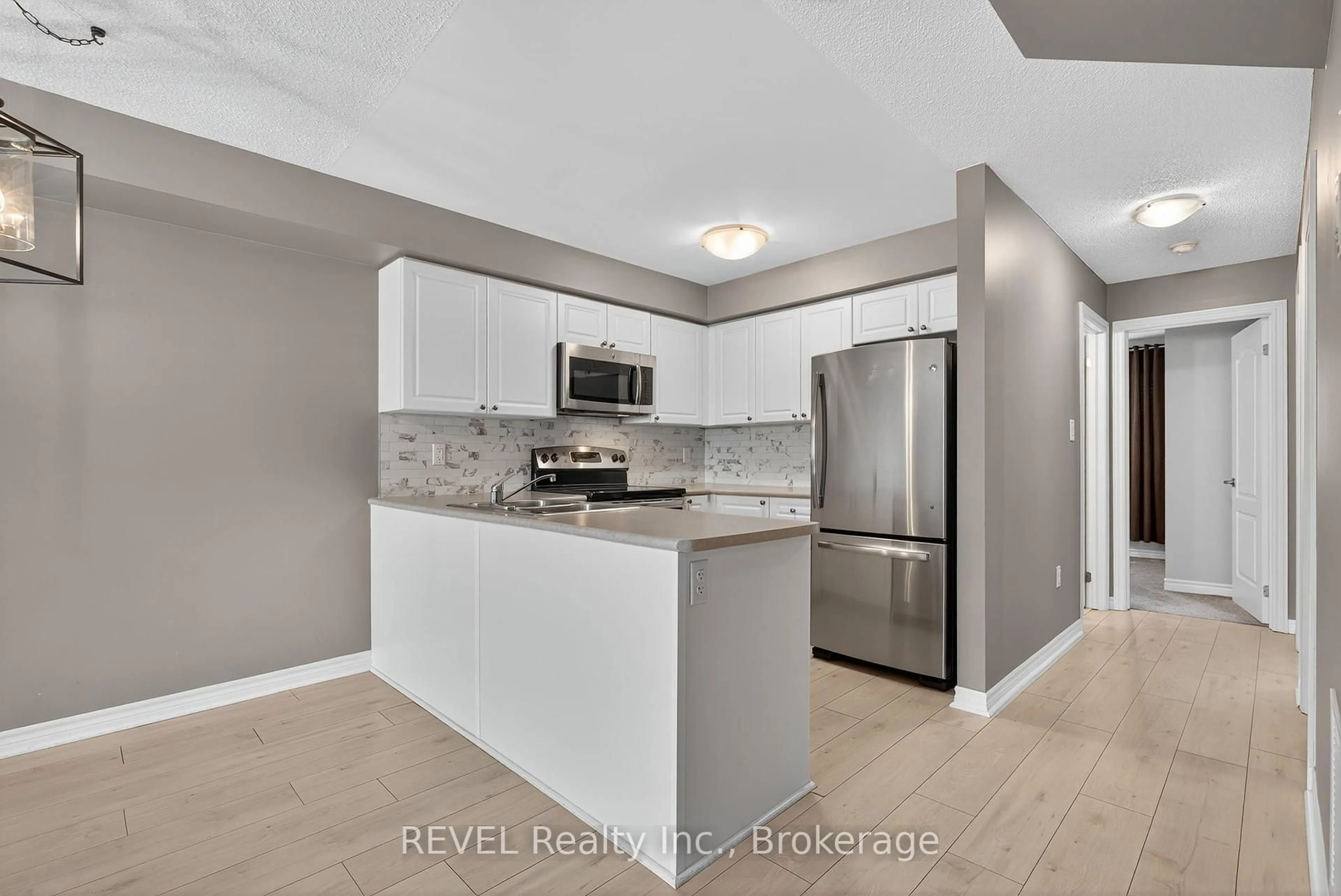 Open concept kitchen, unknown for 53 Ferndale Dr #11, Barrie Ontario L4N 5W9