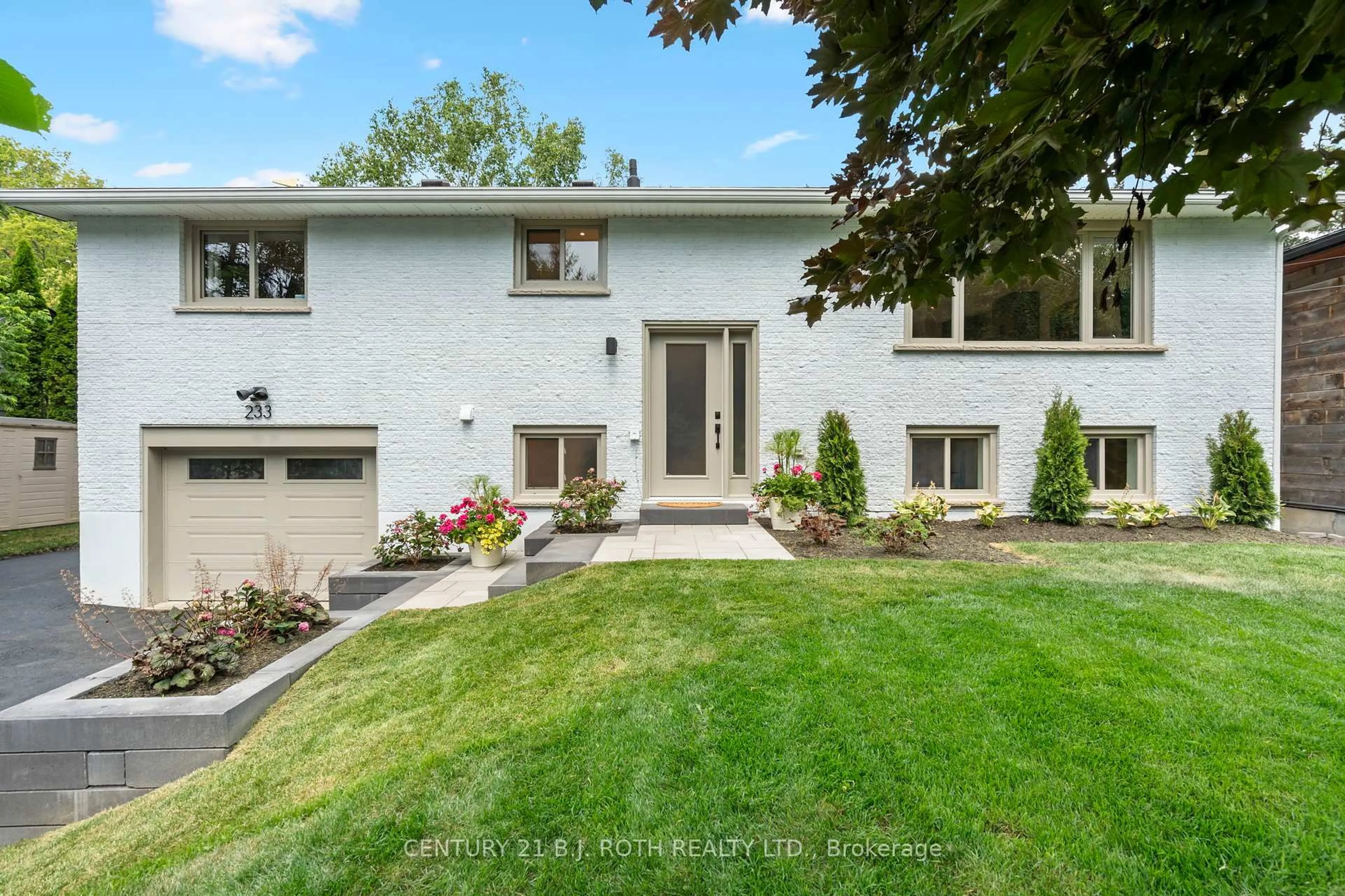 Home with brick exterior material, street for 233 Dock Rd, Barrie Ontario L4N 7S9