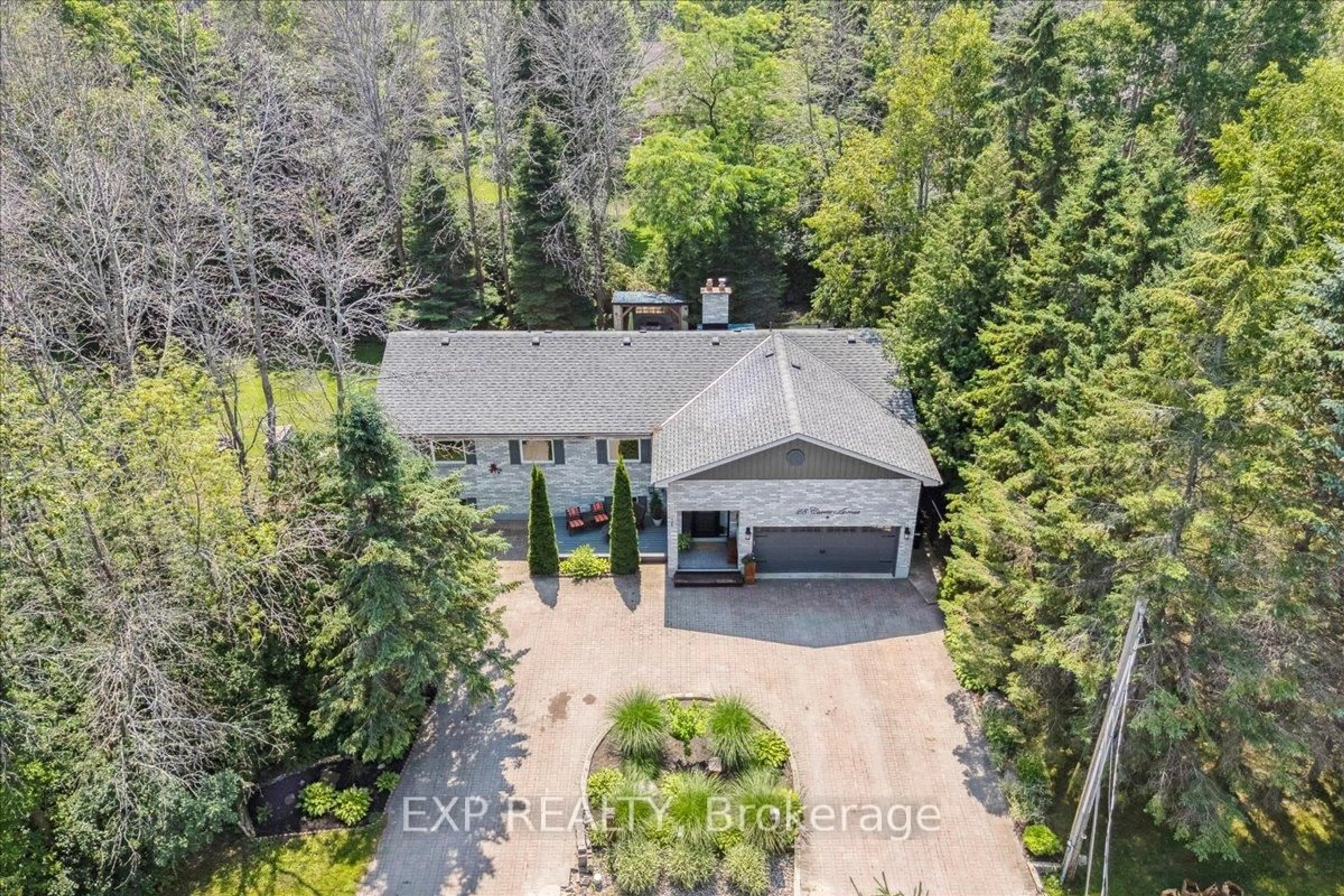 A pic from outside/outdoor area/front of a property/back of a property/a pic from drone, unknown for 28 Currie Ave, Collingwood Ontario L9Y 0X2